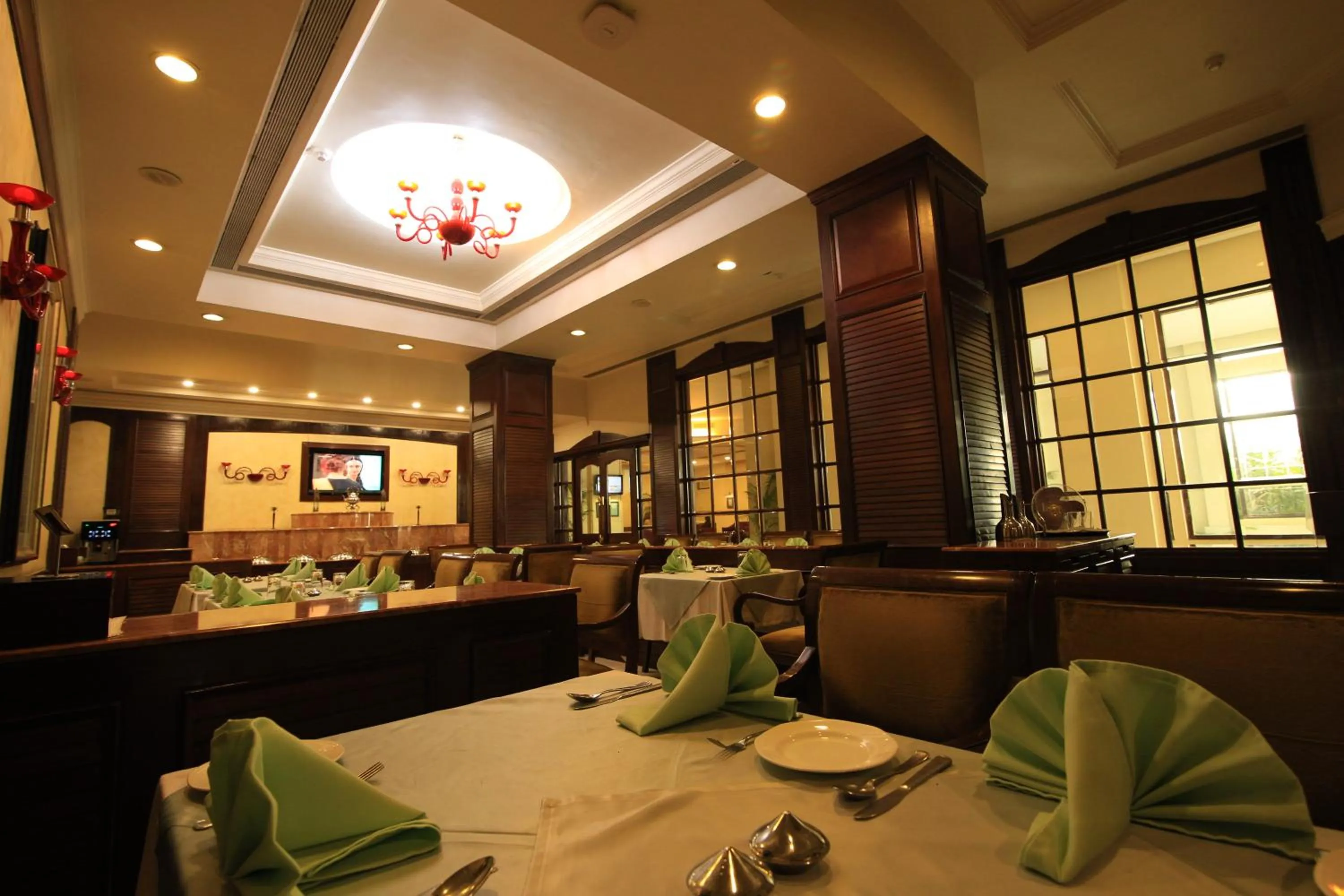 Restaurant/places to eat in Hotel Dynasty