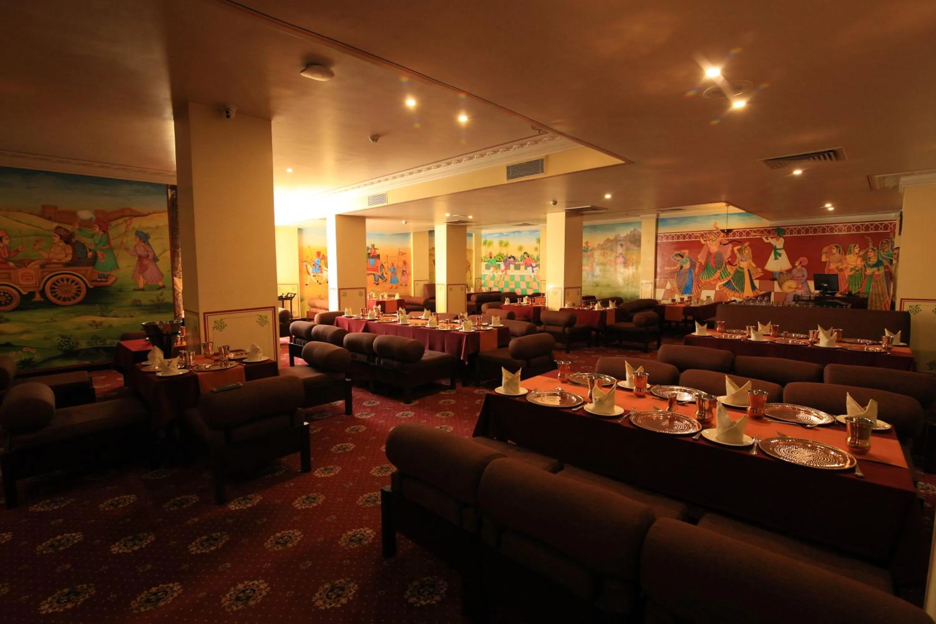 Restaurant/places to eat in Hotel Dynasty