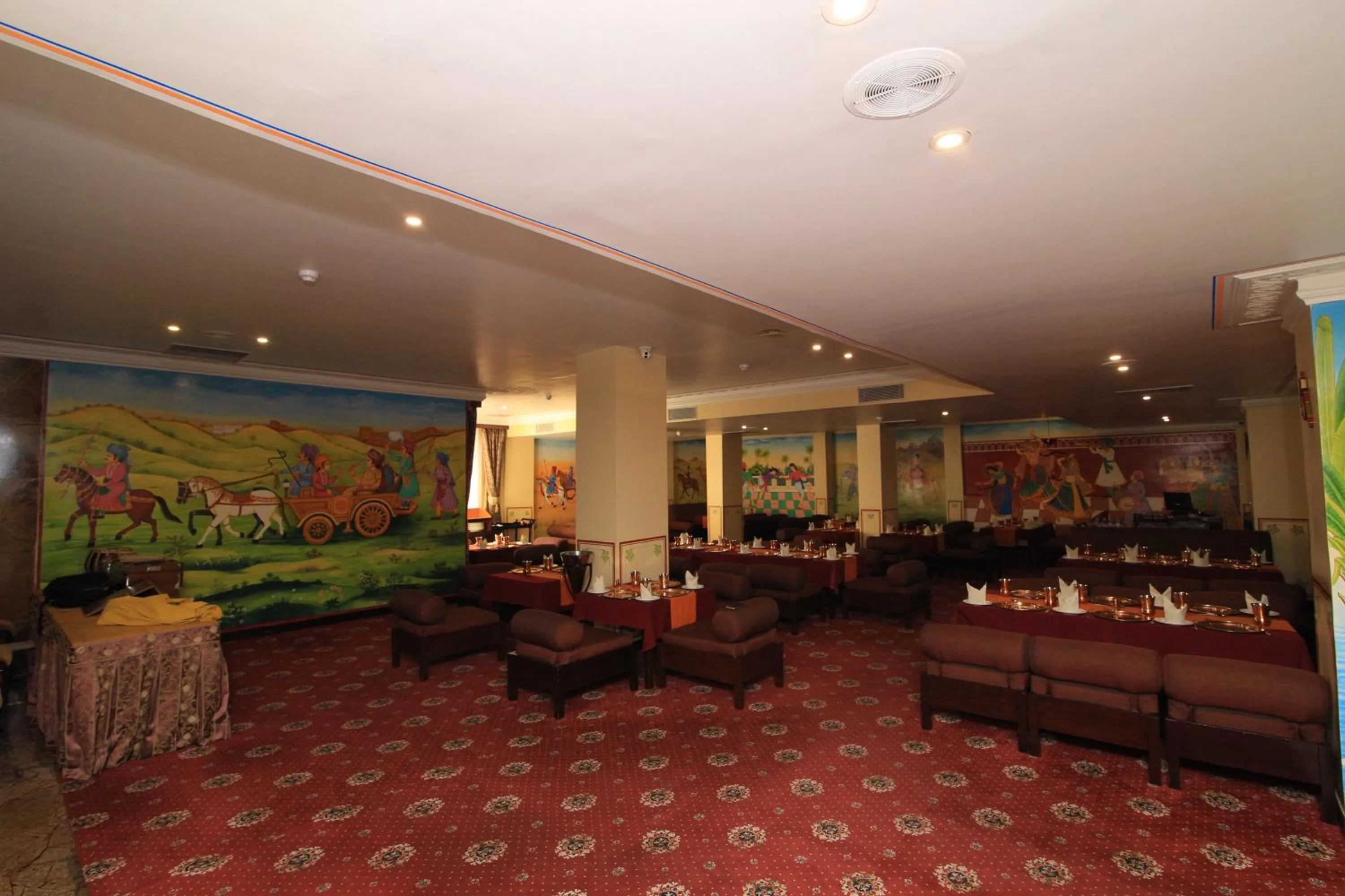 Restaurant/places to eat in Hotel Dynasty