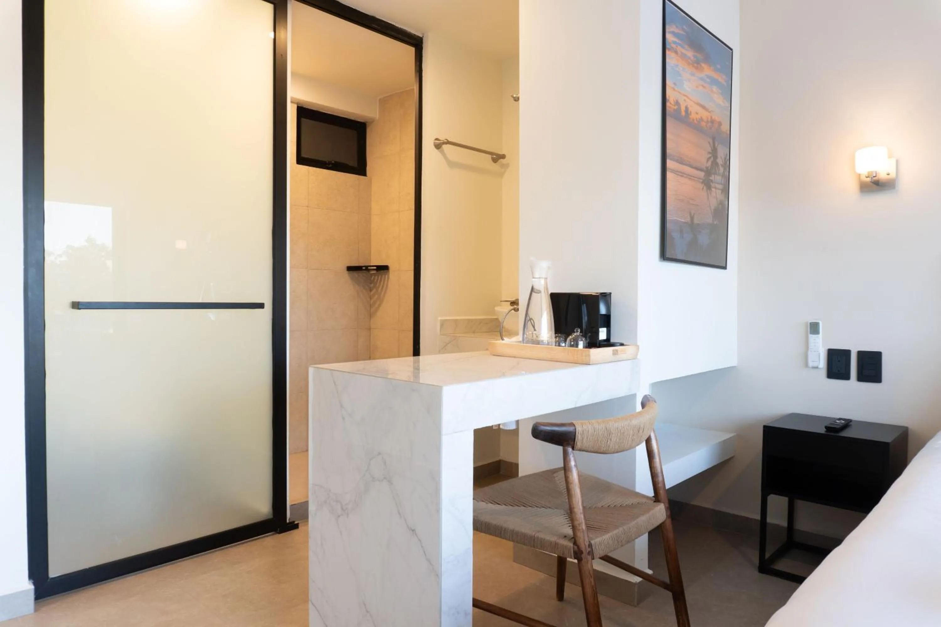 Bathroom, Bed in Colmena Hotel Los Cabos Marina