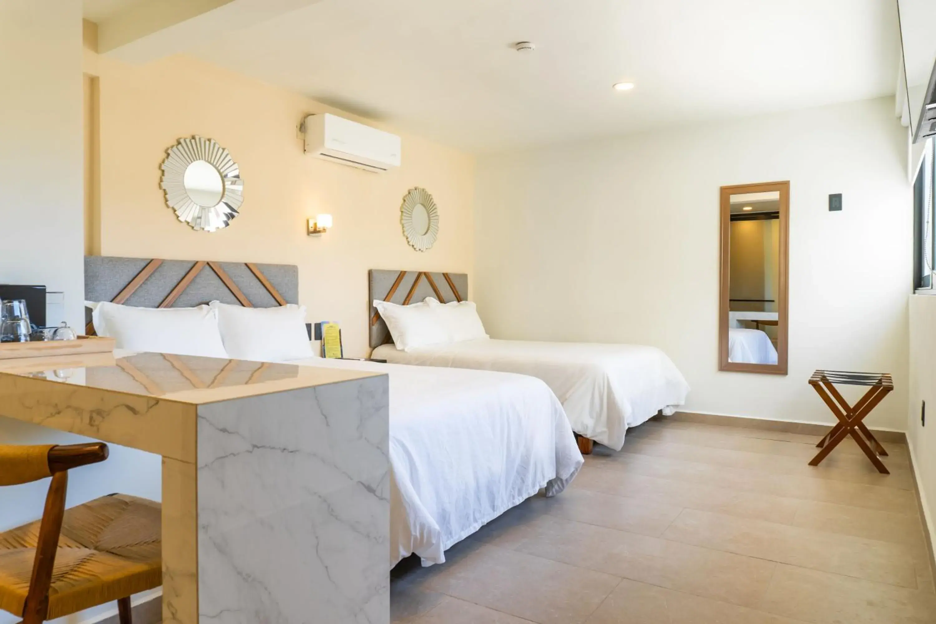 Bedroom, Bed in Colmena Hotel Los Cabos Marina Bedroom, Bed in Colmena Hotel Los Cabos Marina