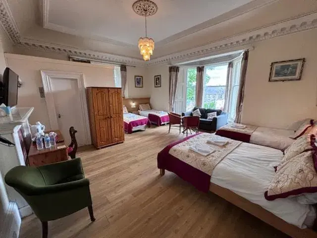 Family Suite in Cumberland Hotel Family Suite in Cumberland Hotel