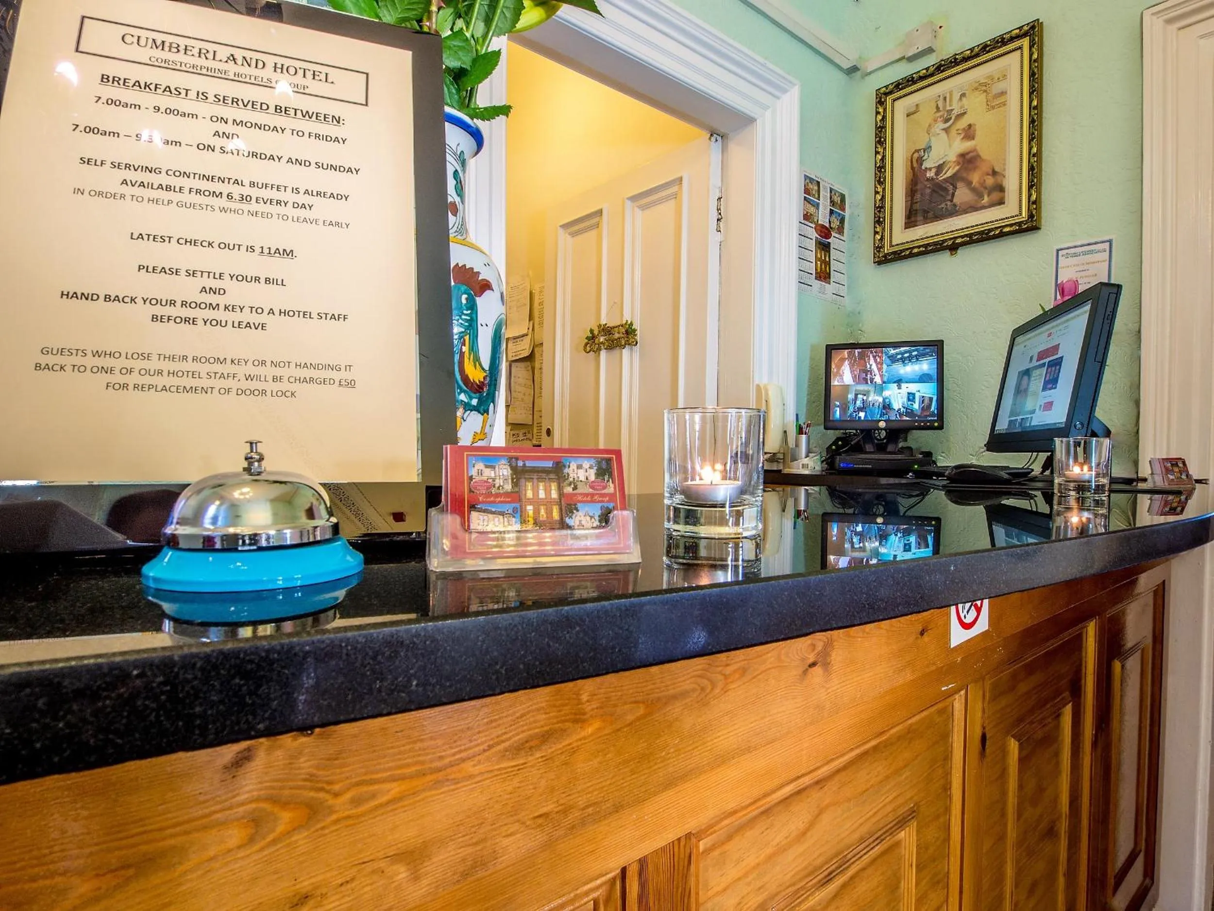 Lobby or reception in Cumberland Hotel