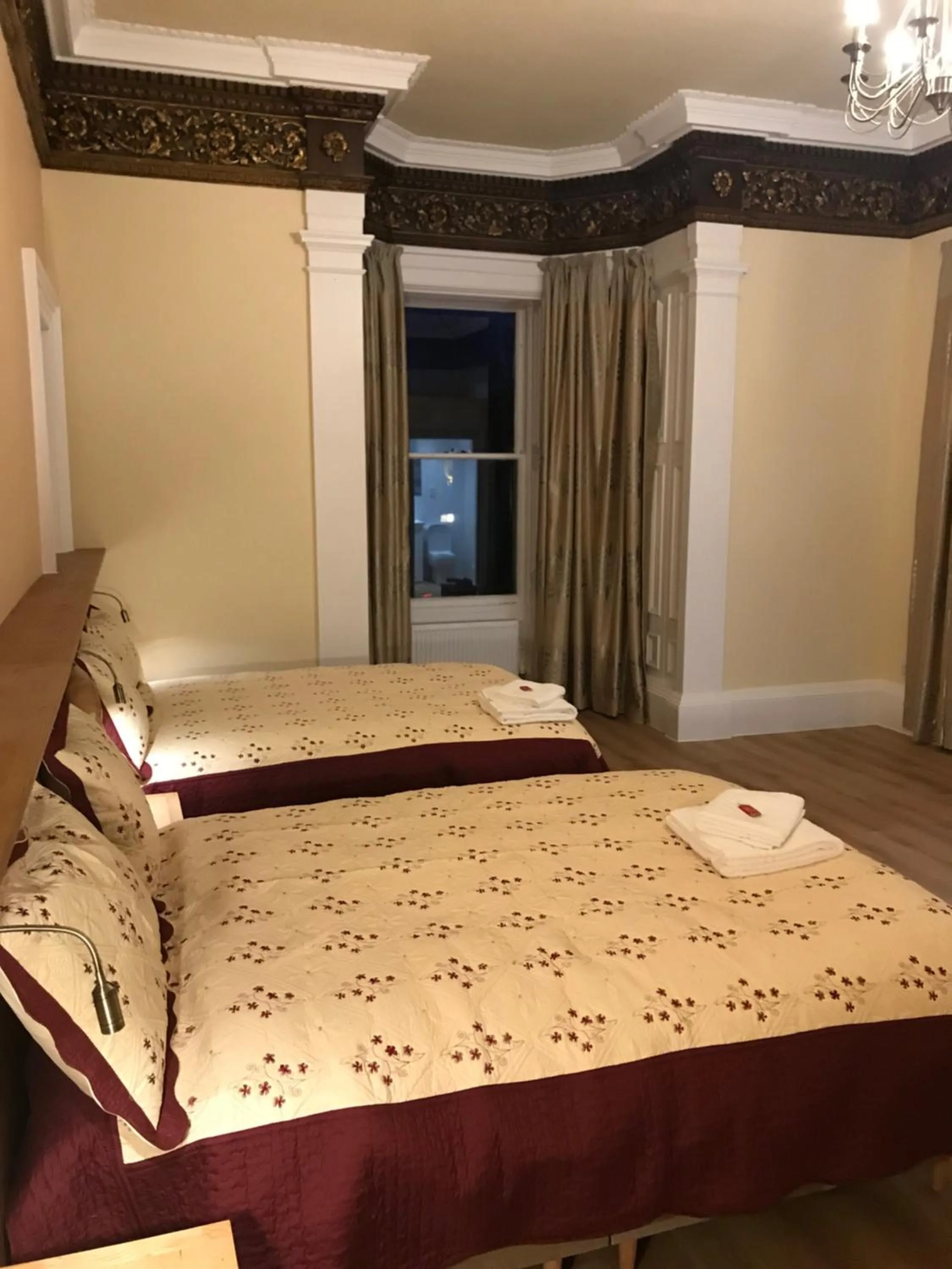 Bedroom, Bed in Cumberland Hotel