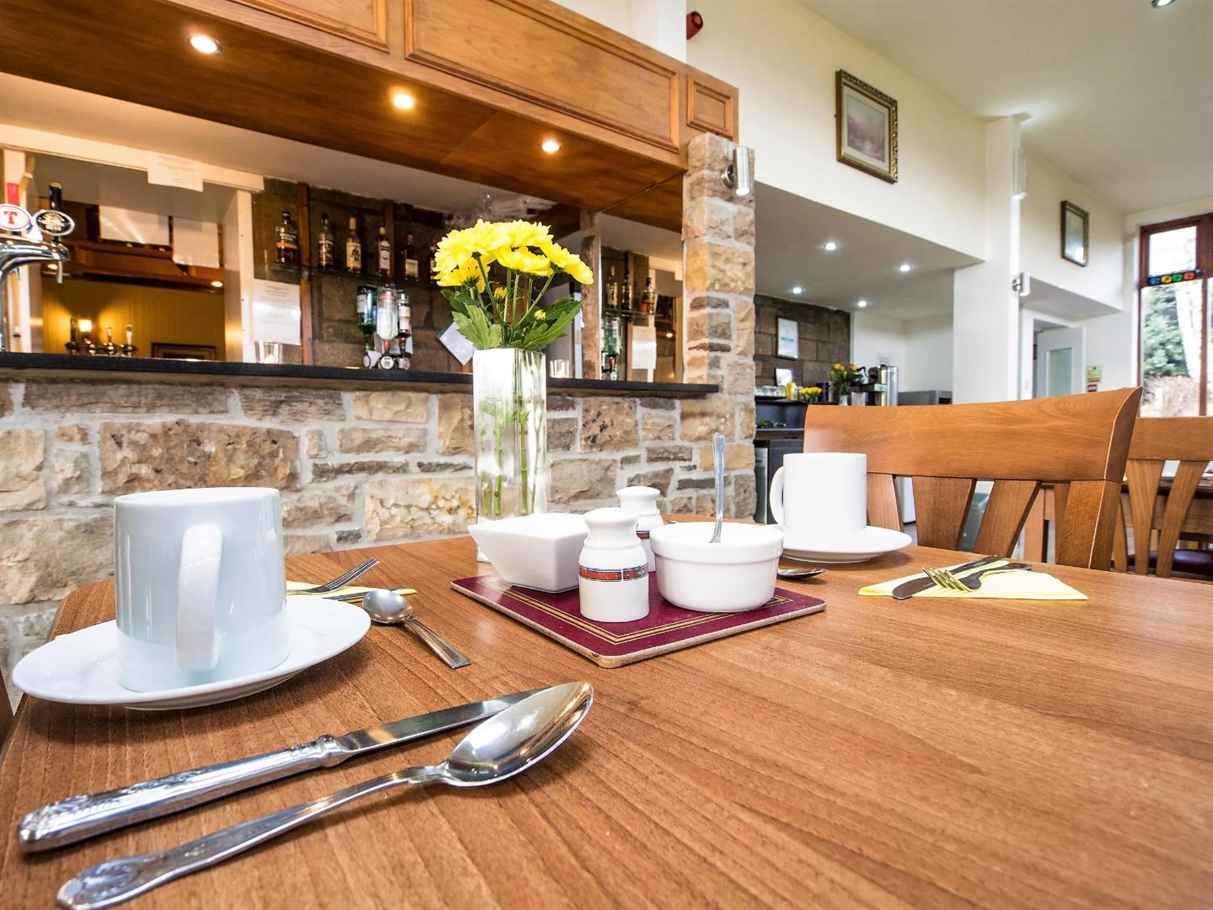 Restaurant/places to eat in Cumberland Hotel