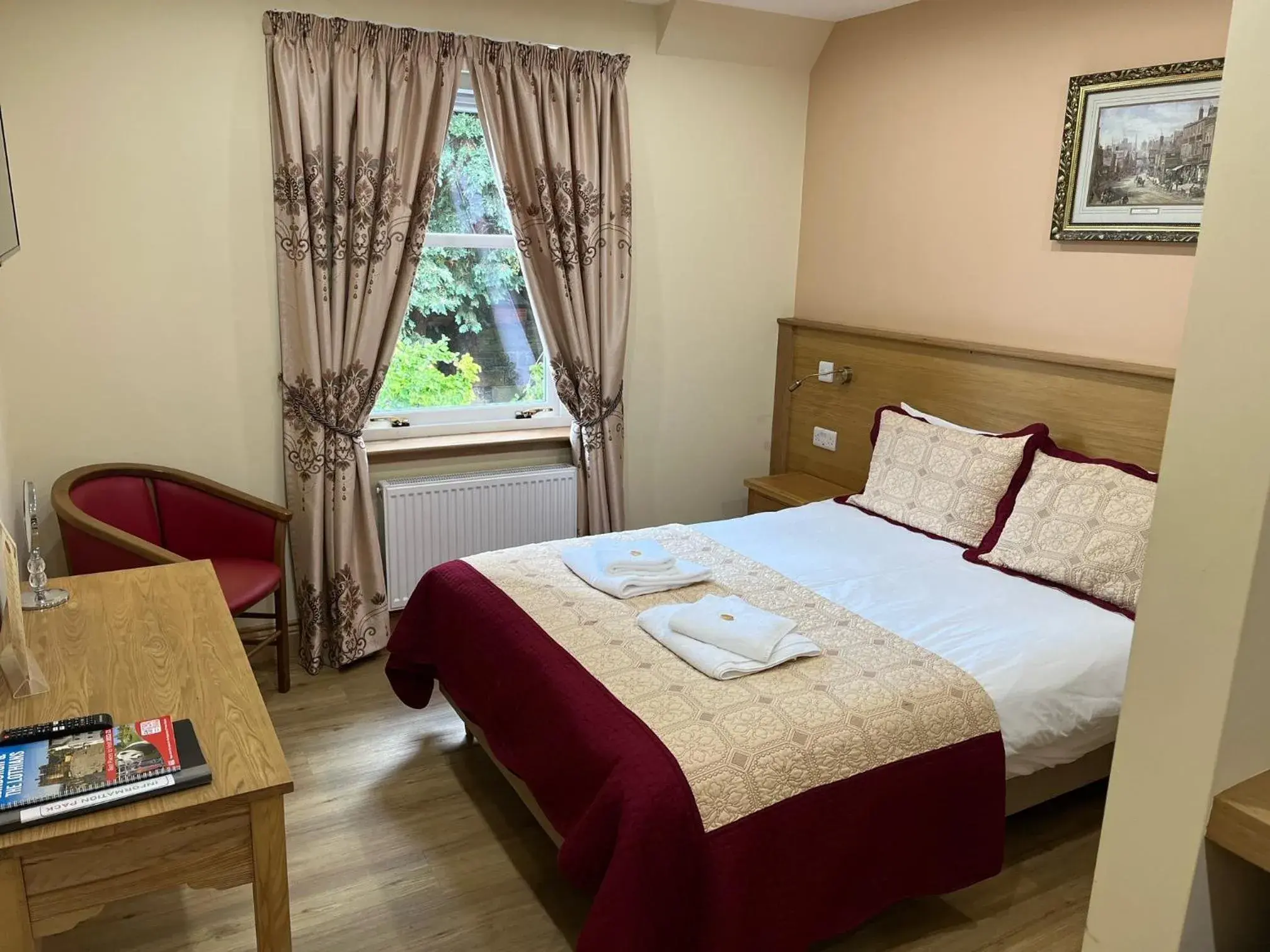 Deluxe Double Room in Cumberland Hotel Deluxe Double Room in Cumberland Hotel