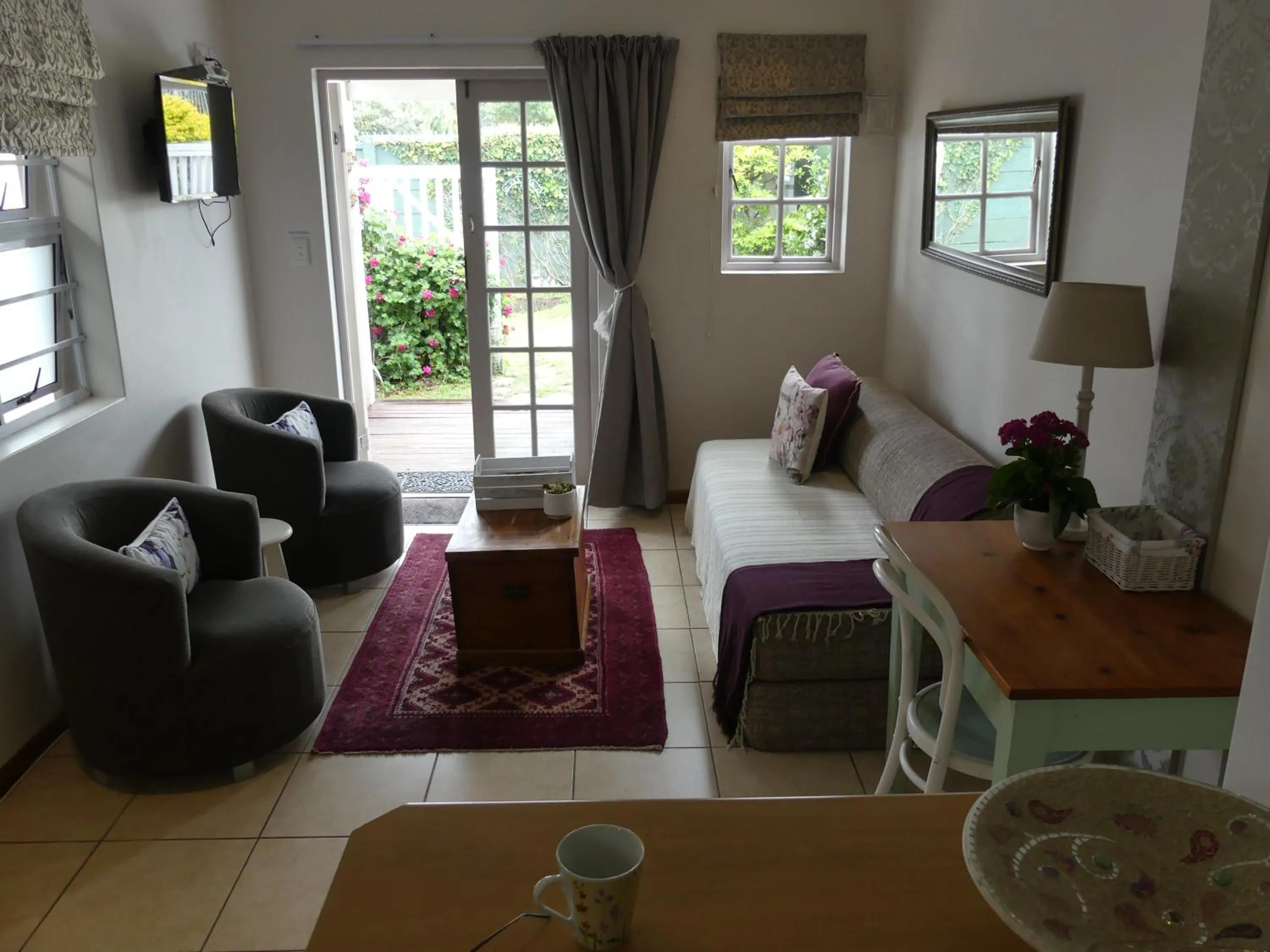Seating area, Bed in Rose and Ale Self Catering Units