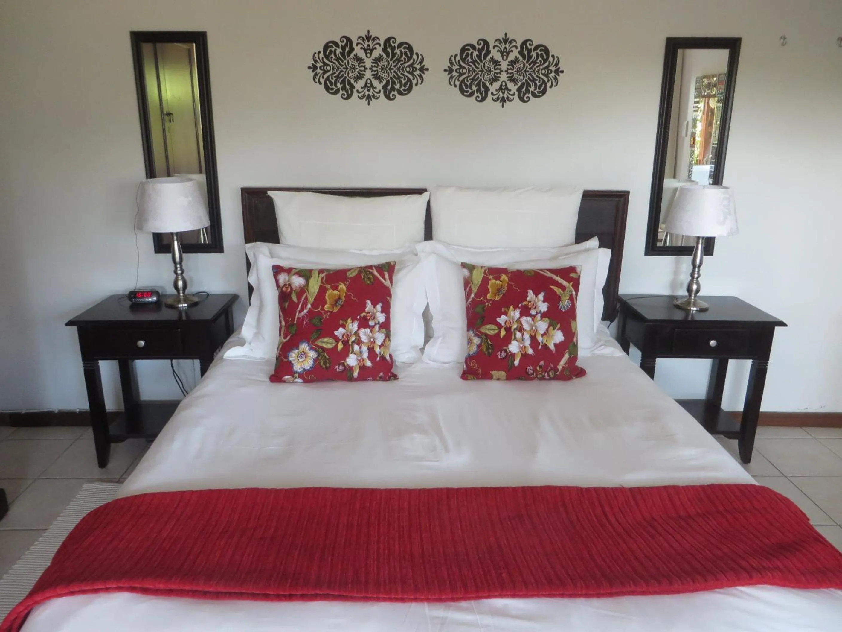 Bed in Rose and Ale Self Catering Units