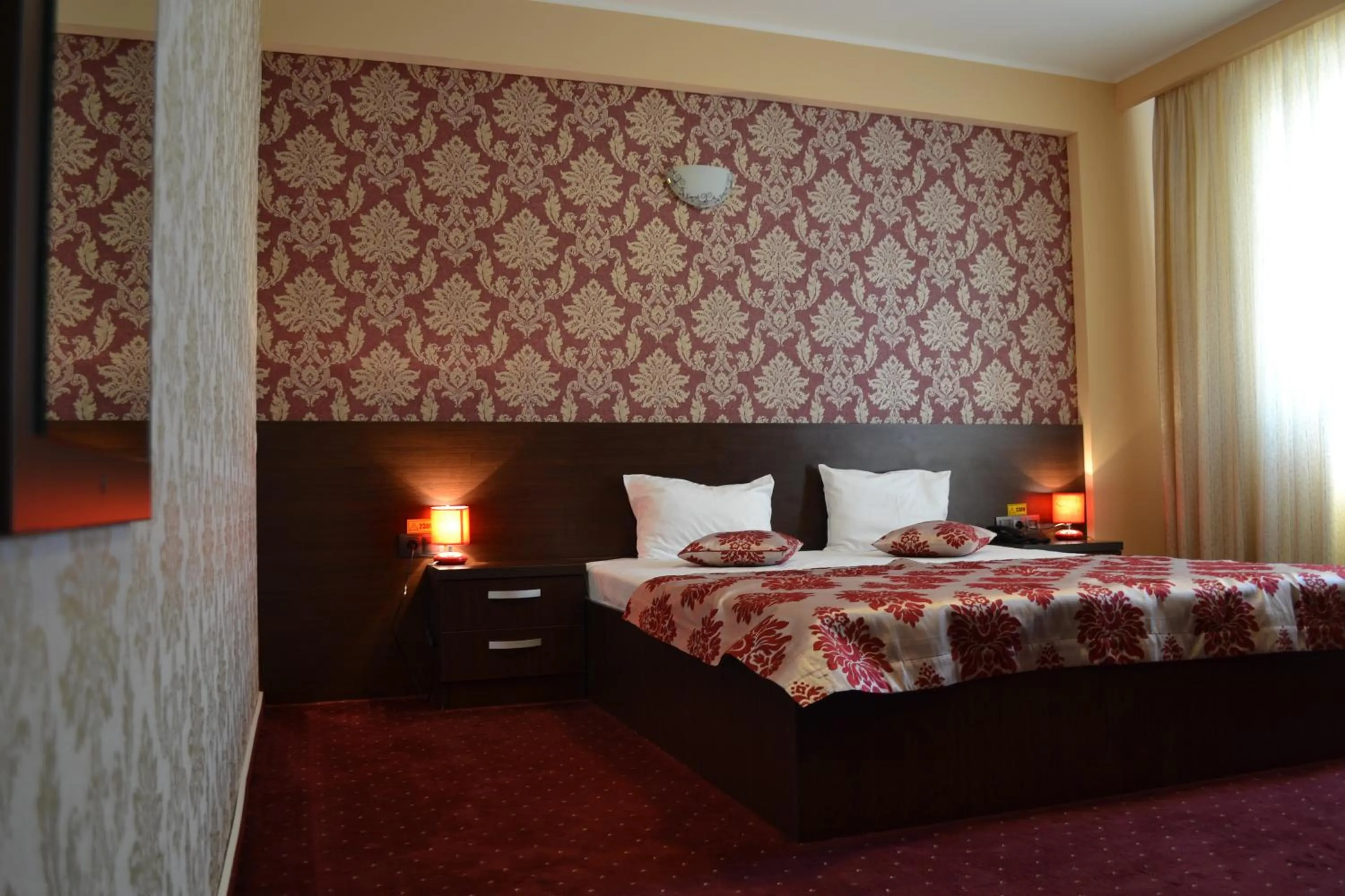 Shower, Bed in Hotel Athos