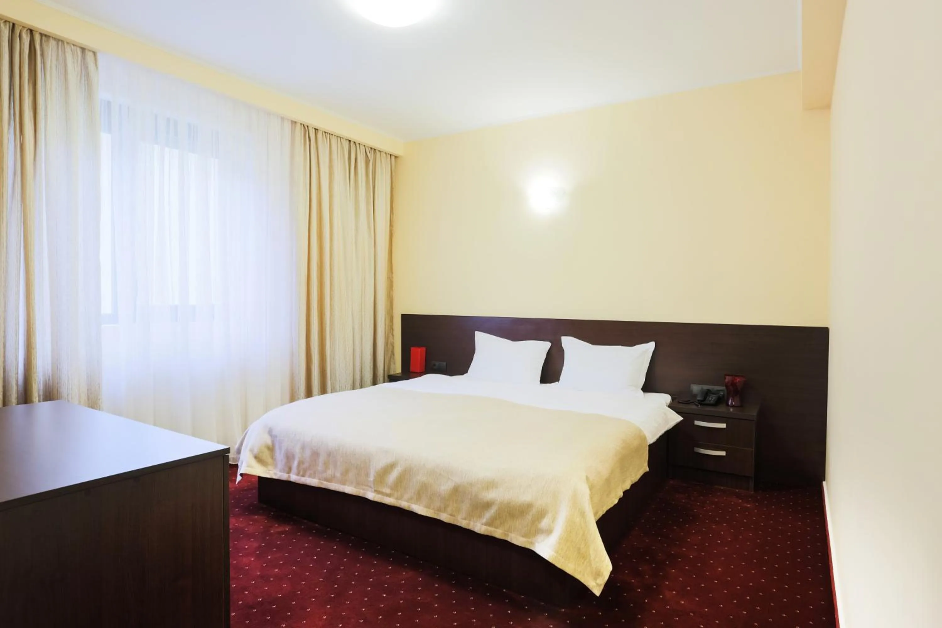 Shower, Bed in Hotel Athos