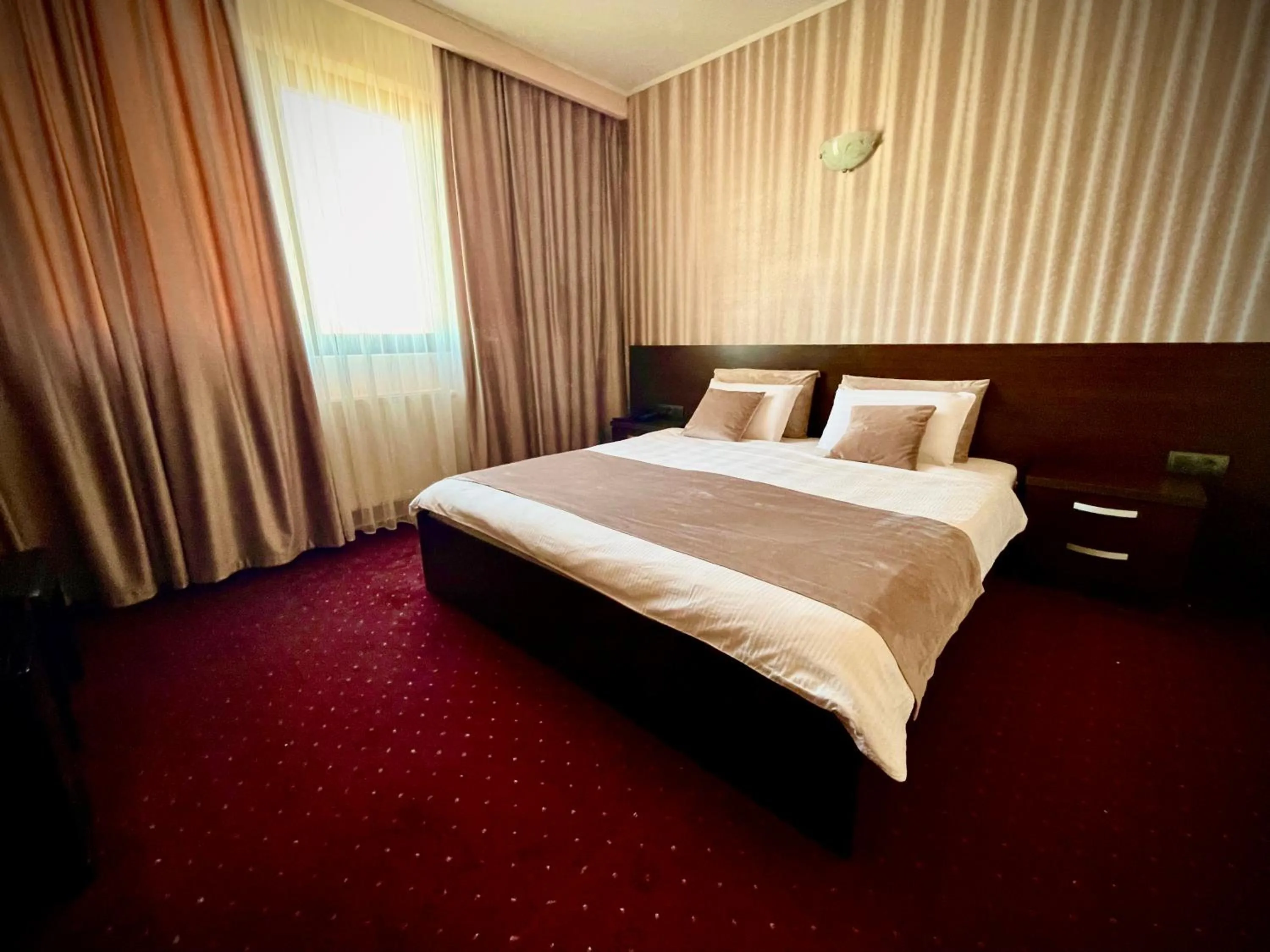 Shower, Bed in Hotel Athos