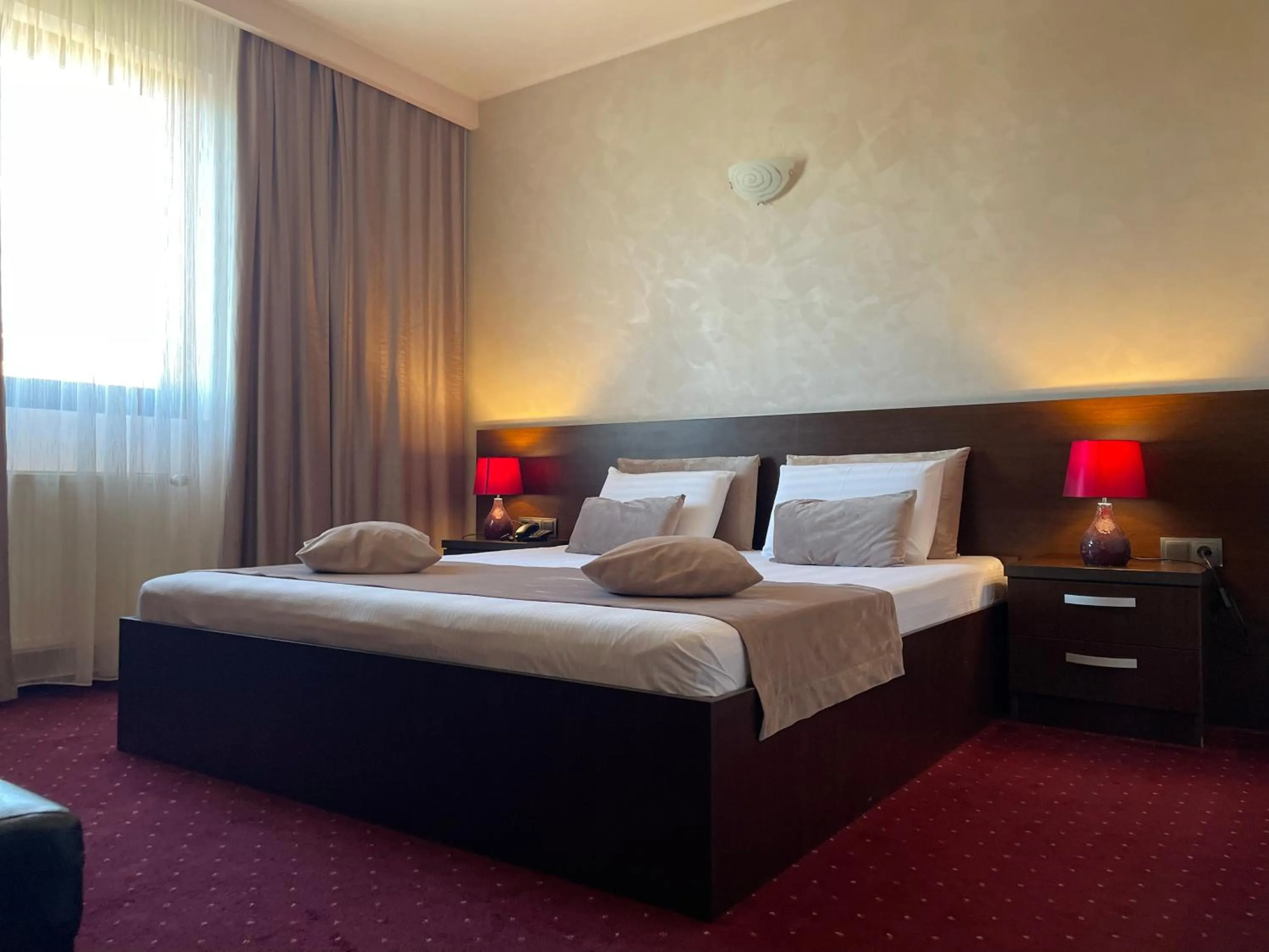 Shower, Bed in Hotel Athos