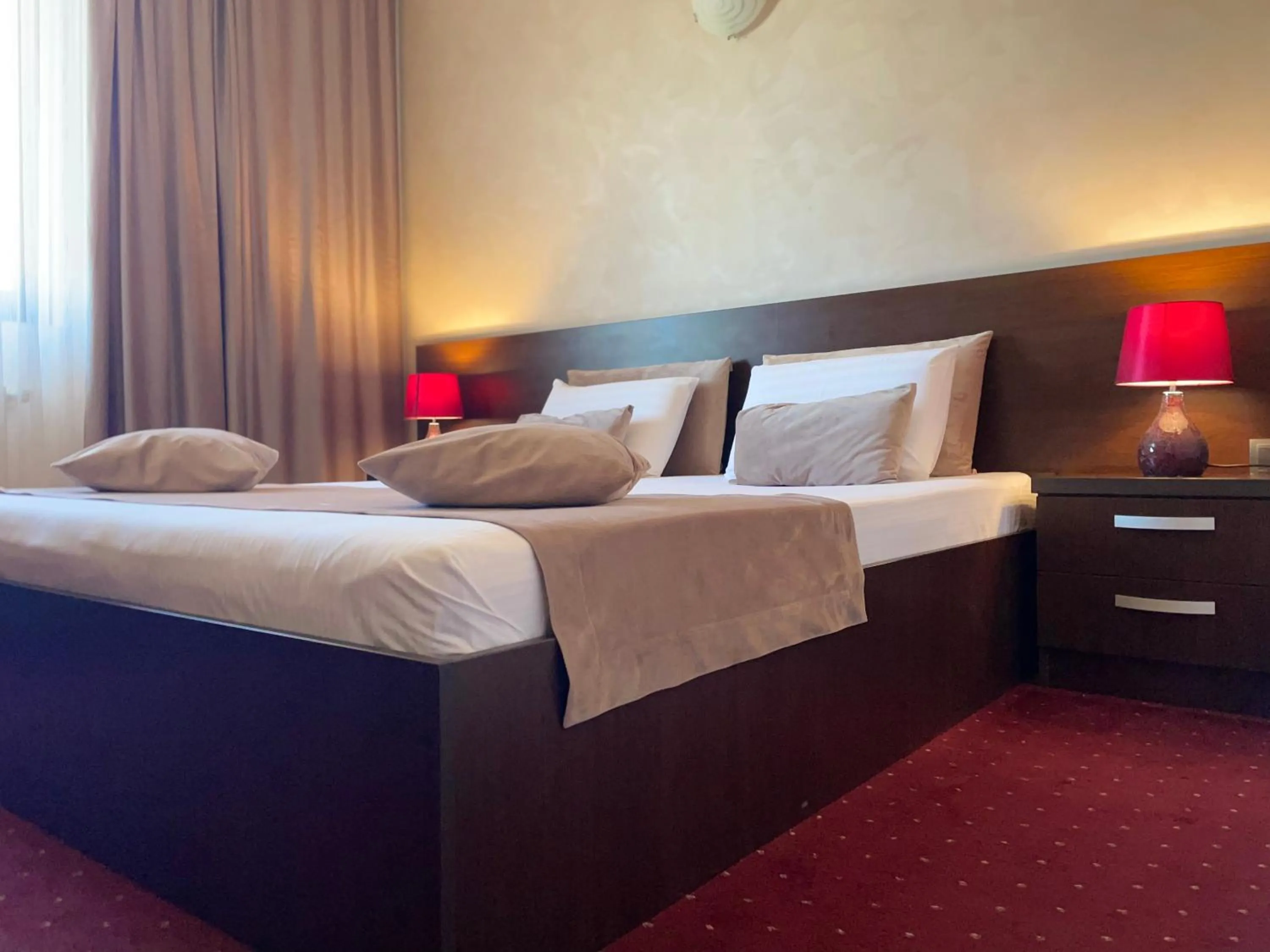 Shower, Bed in Hotel Athos