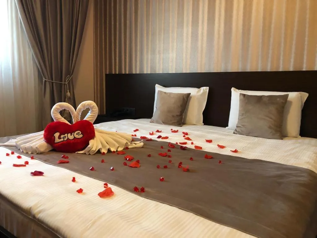 Shower, Bed in Hotel Athos