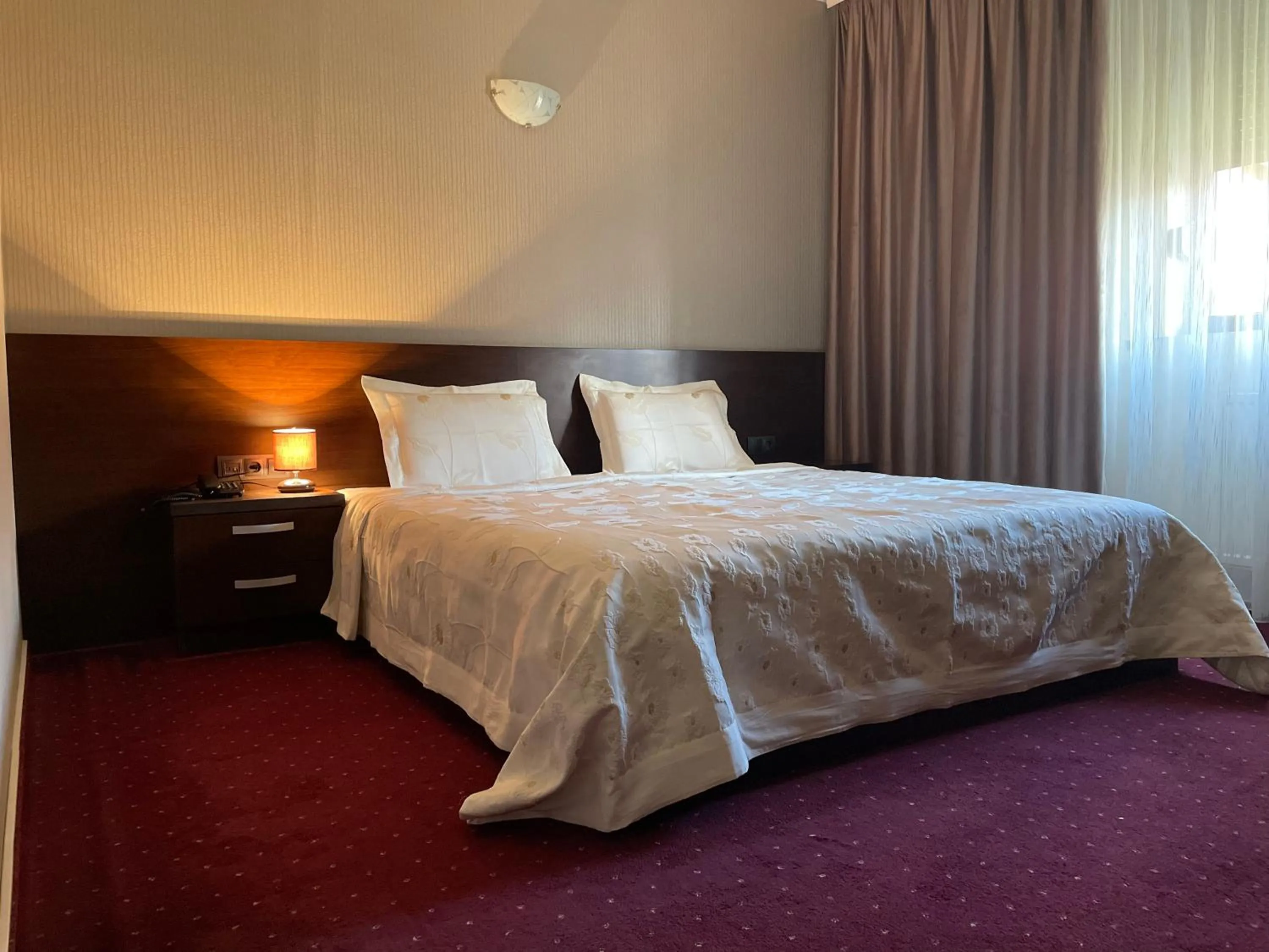 Shower, Bed in Hotel Athos