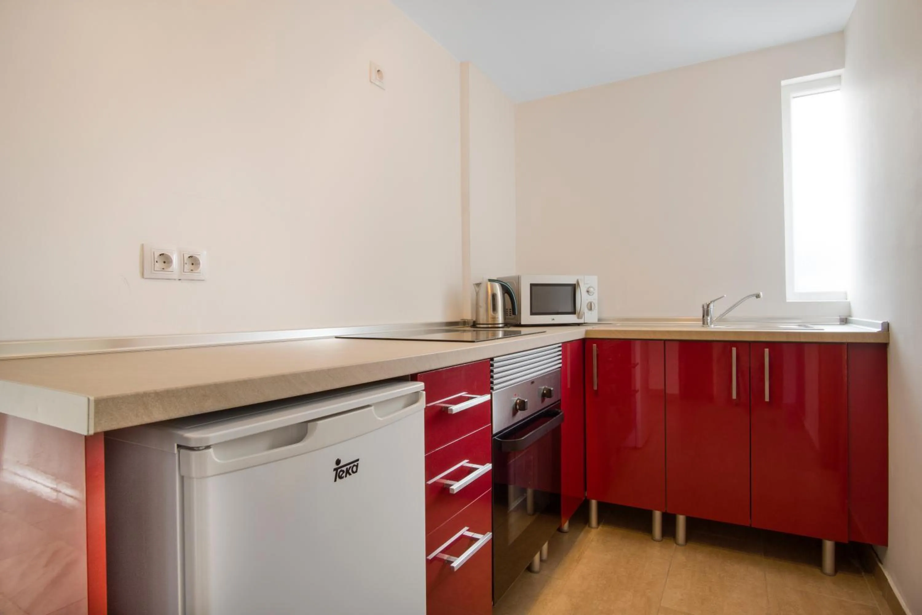 Kitchen or kitchenette in Duquesa Harbour Club Aparthotel