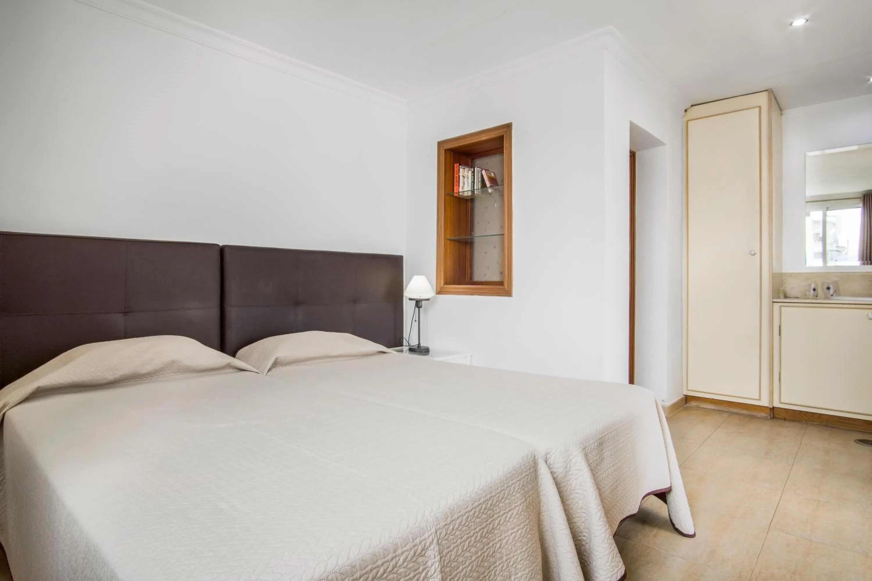 Bed in Duquesa Harbour Club Aparthotel