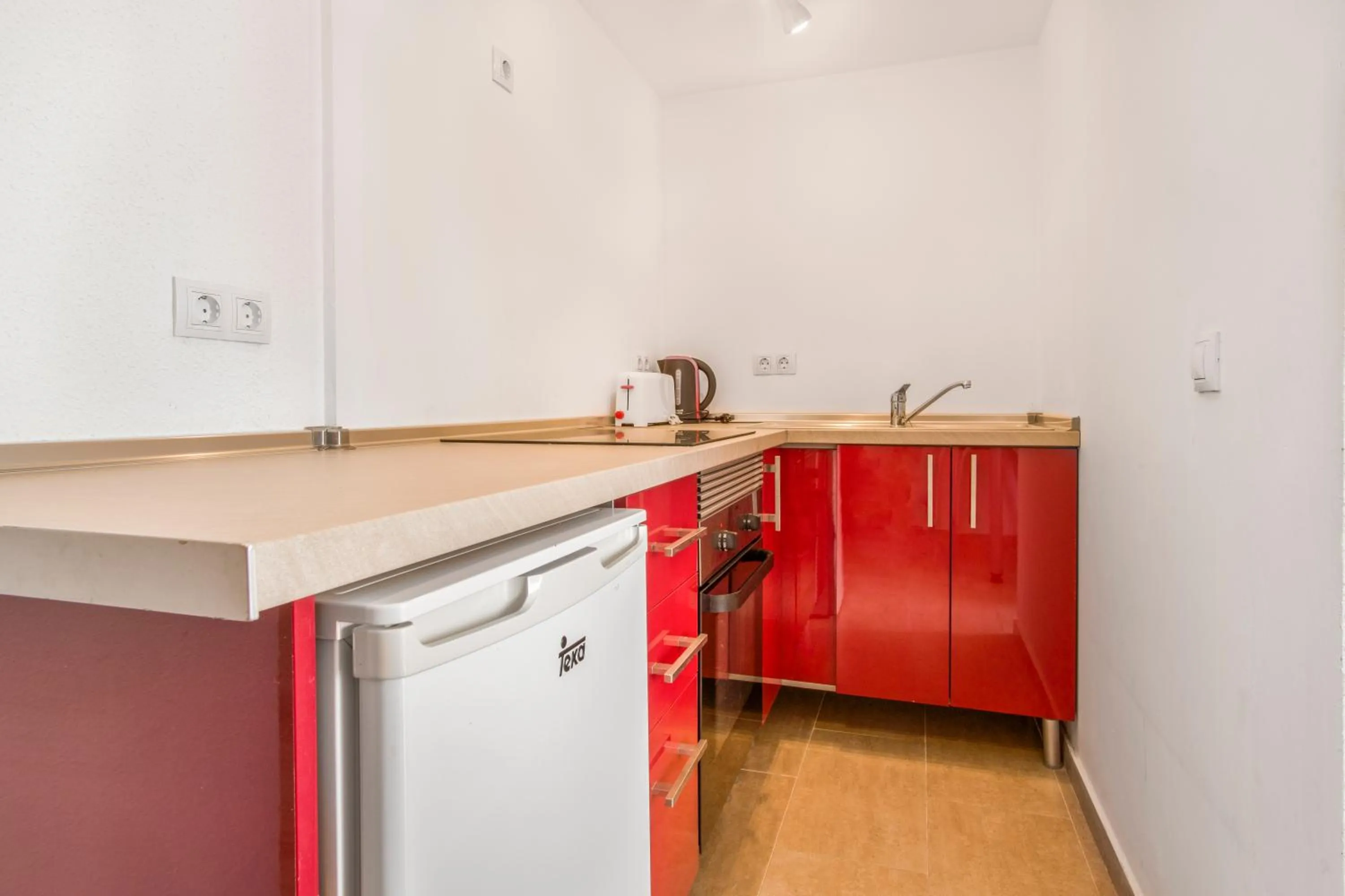 Kitchen or kitchenette in Duquesa Harbour Club Aparthotel