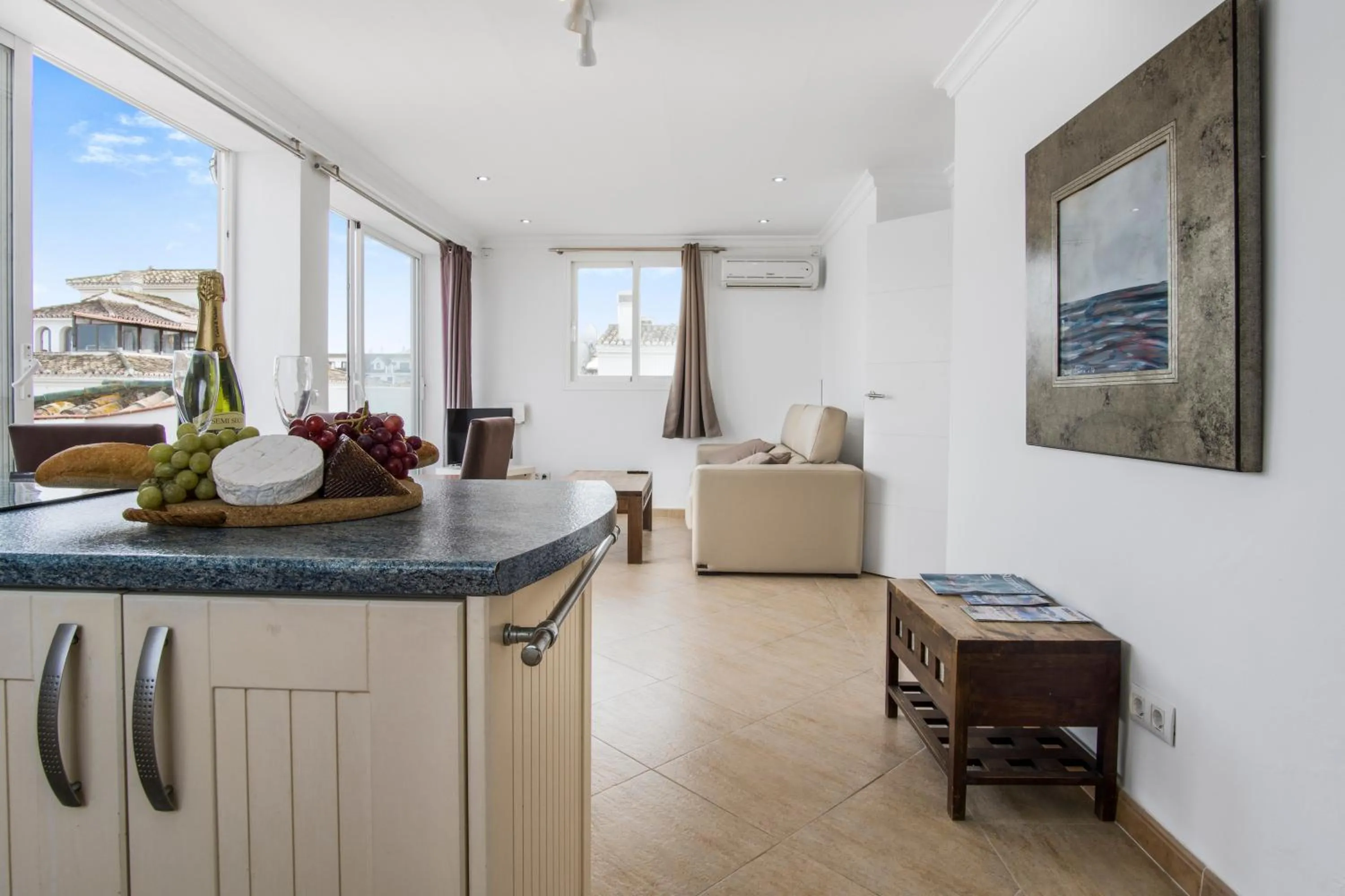 TV and multimedia in Duquesa Harbour Club Aparthotel