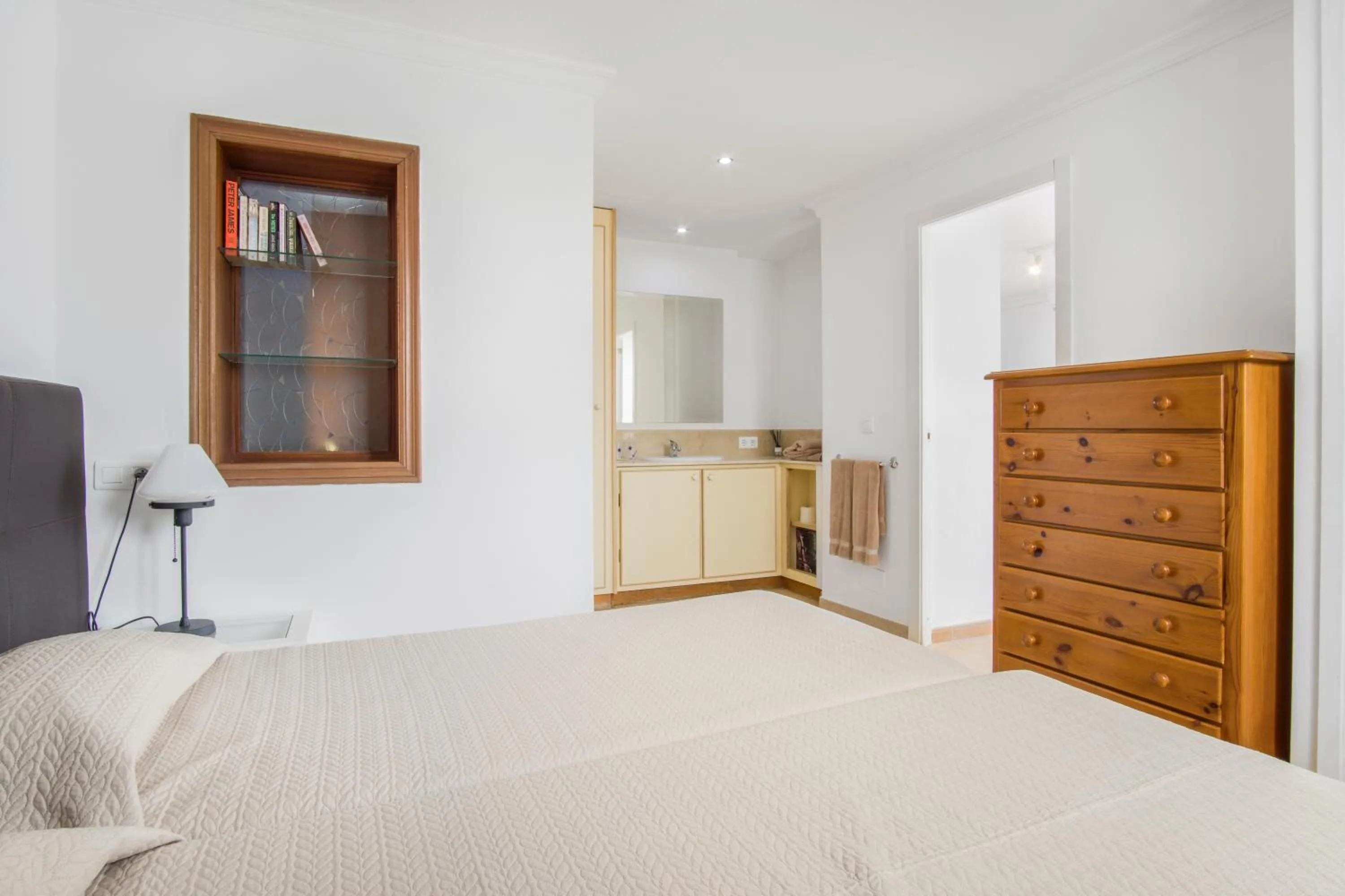 Balcony/Terrace, Bed in Duquesa Harbour Club Aparthotel