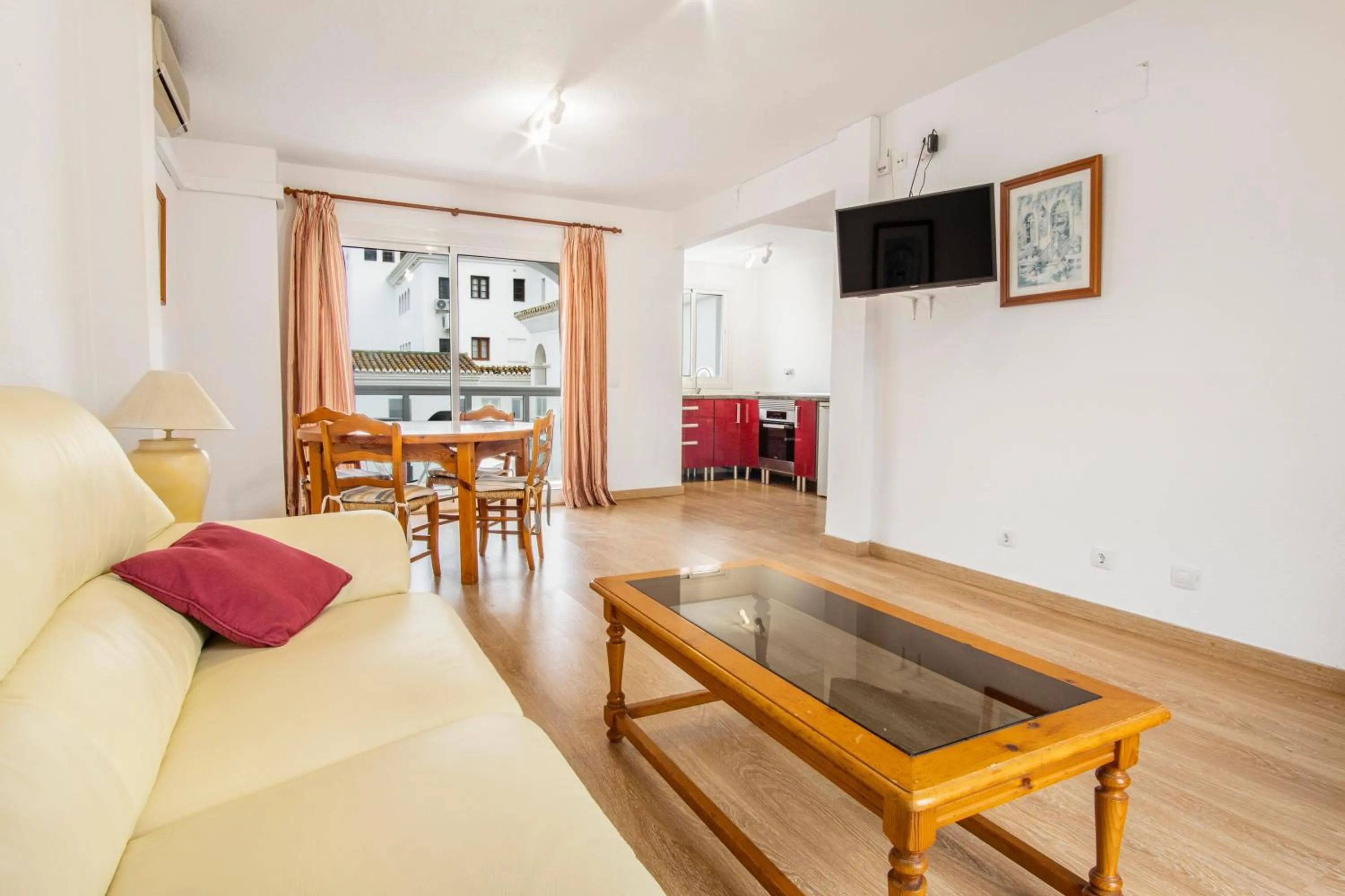 TV and multimedia in Duquesa Harbour Club Aparthotel