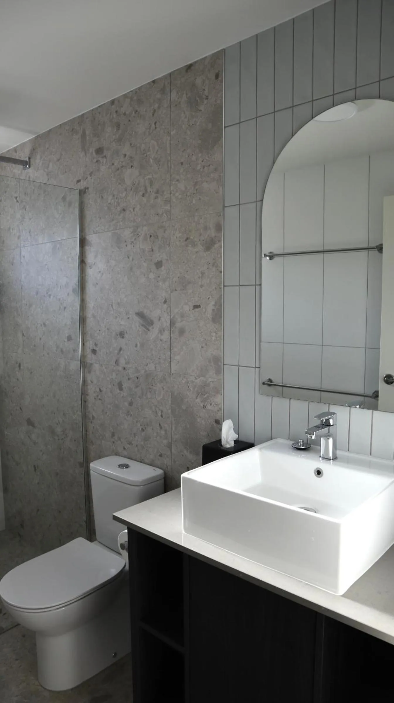 Shower in 40 on Marshall Boutique Hotel