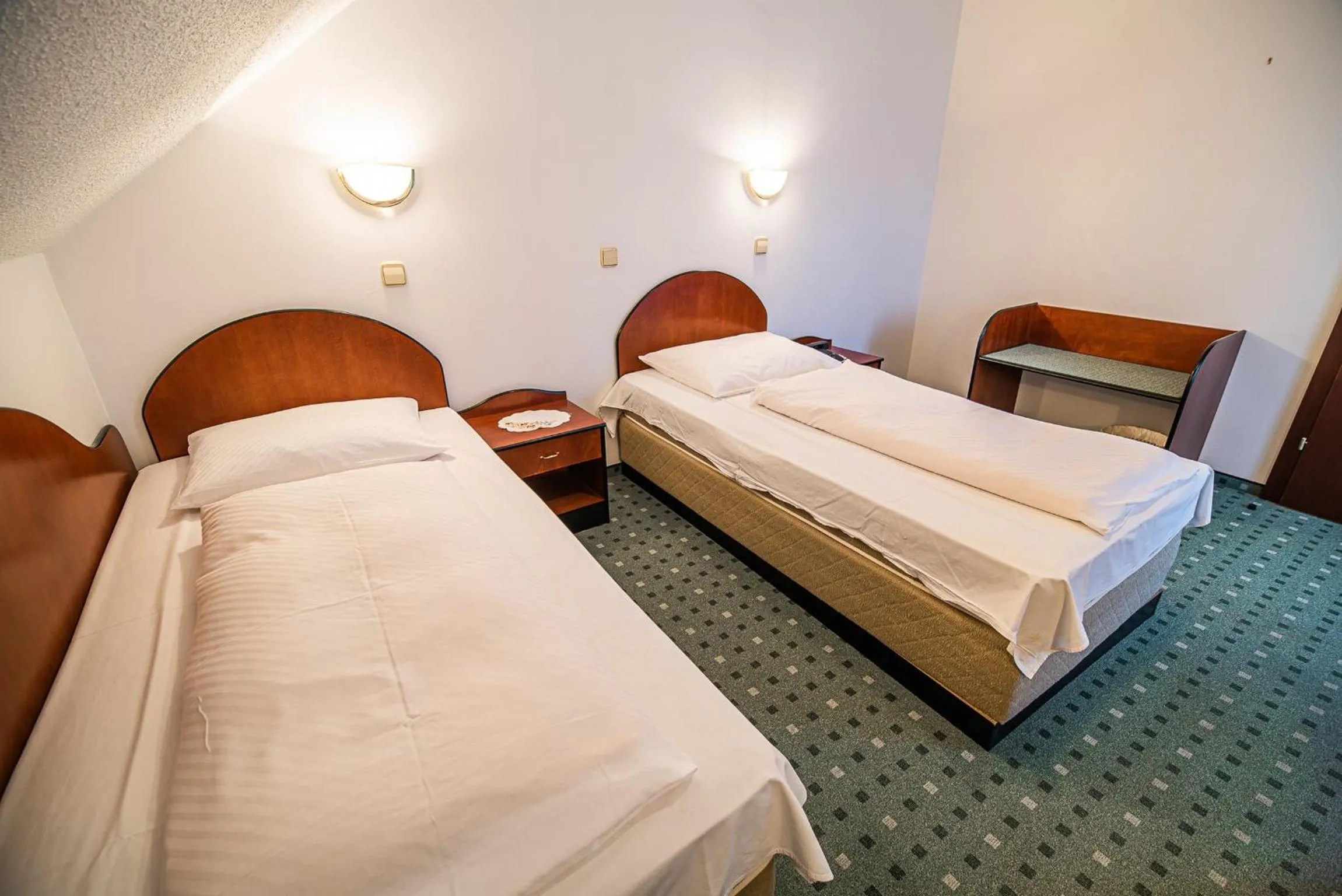 Twin Room with Balcony - single occupancy in Guesthouse Leski Dvor
