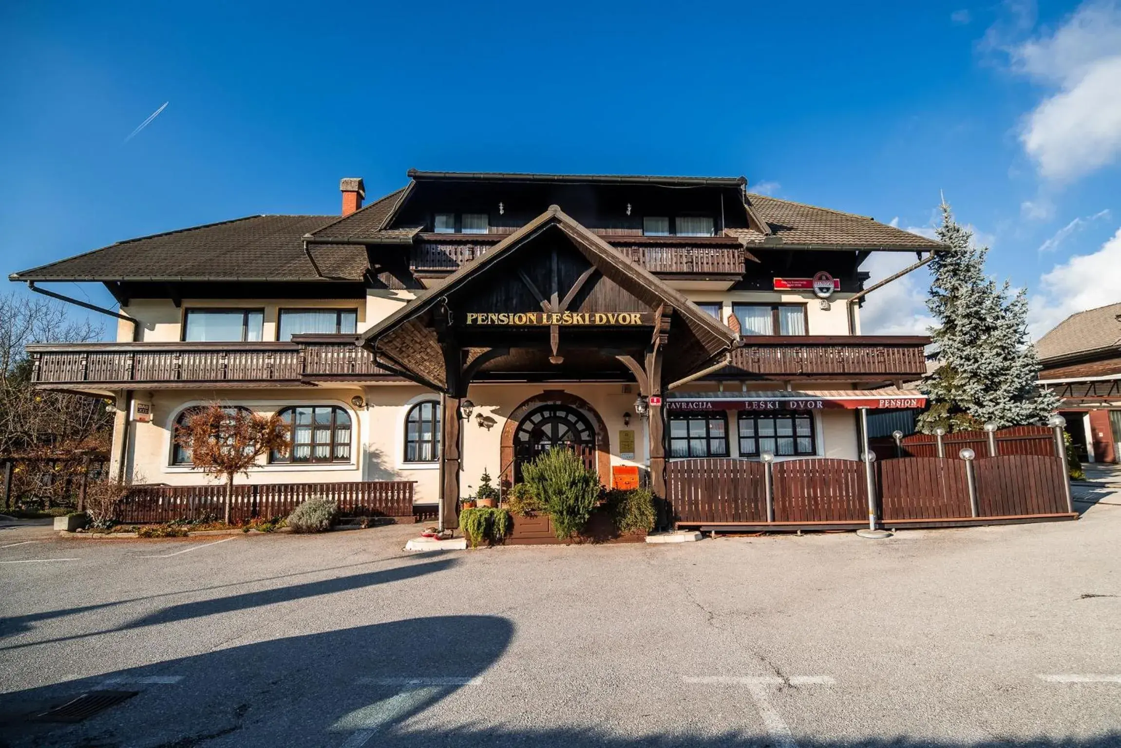 Guesthouse Leski Dvor Guesthouse Leski Dvor