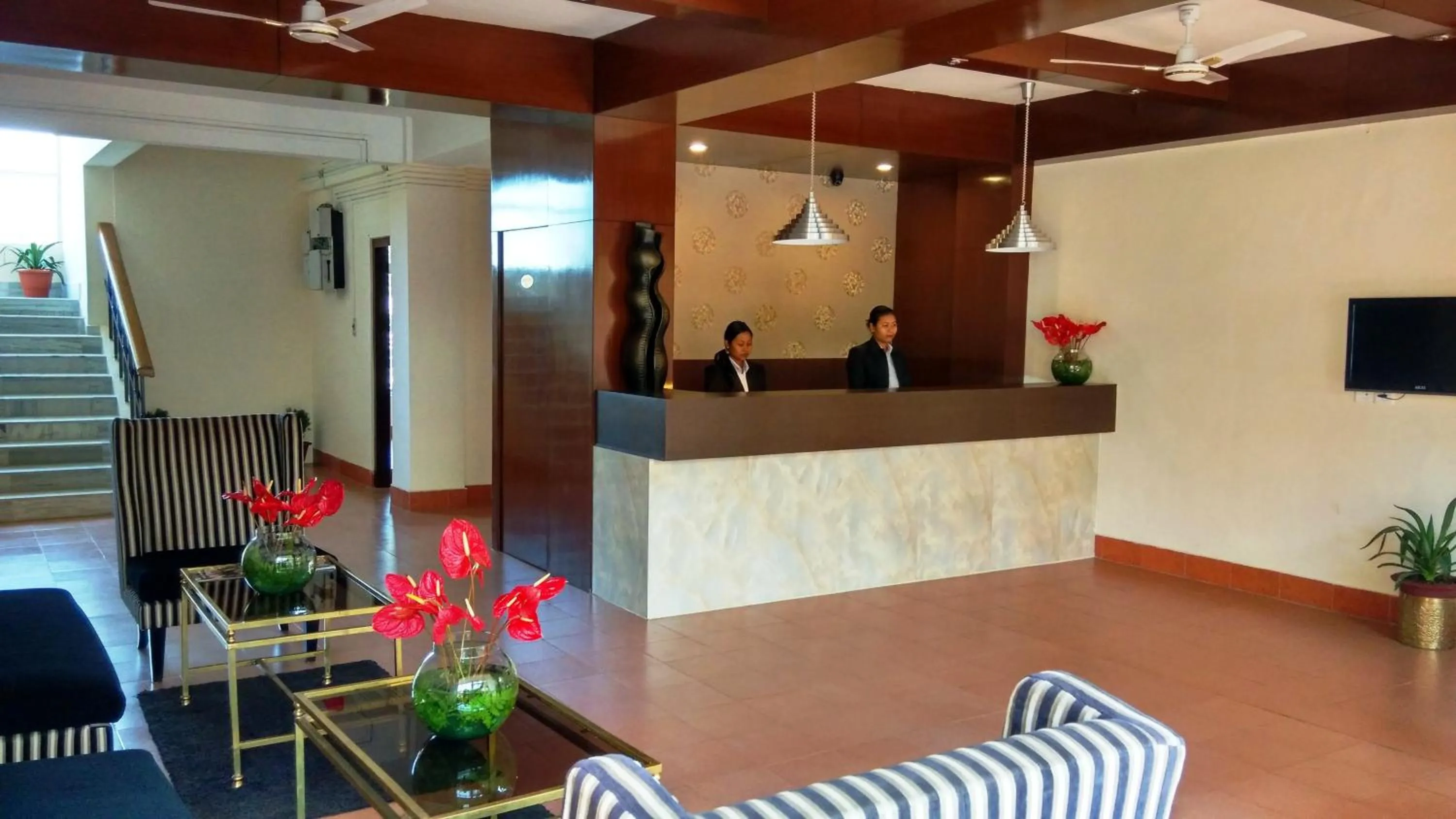 Lobby or reception in Polo Tura Hotel