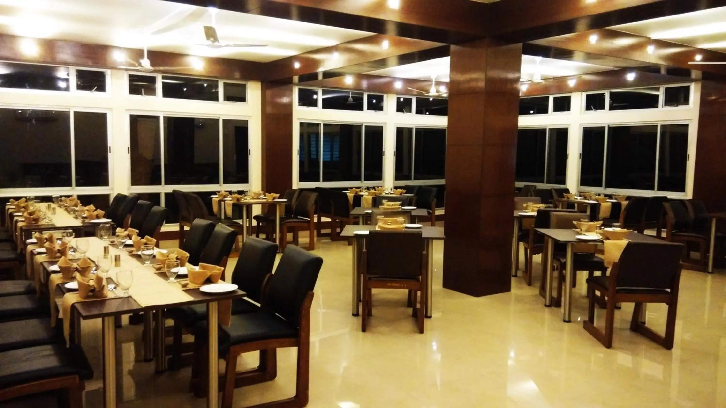 Restaurant/places to eat in Polo Tura Hotel