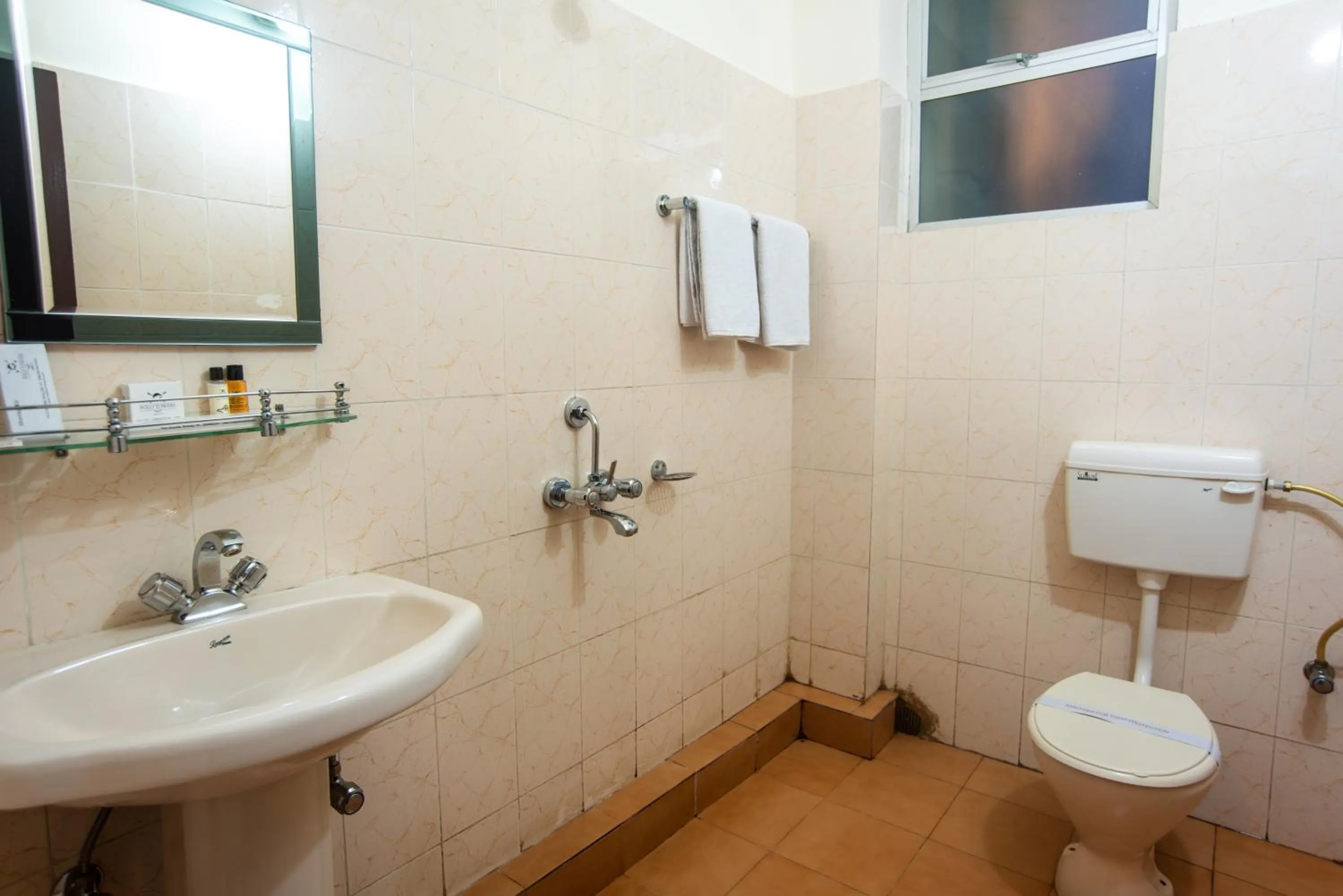 Toilet in Polo Tura Hotel