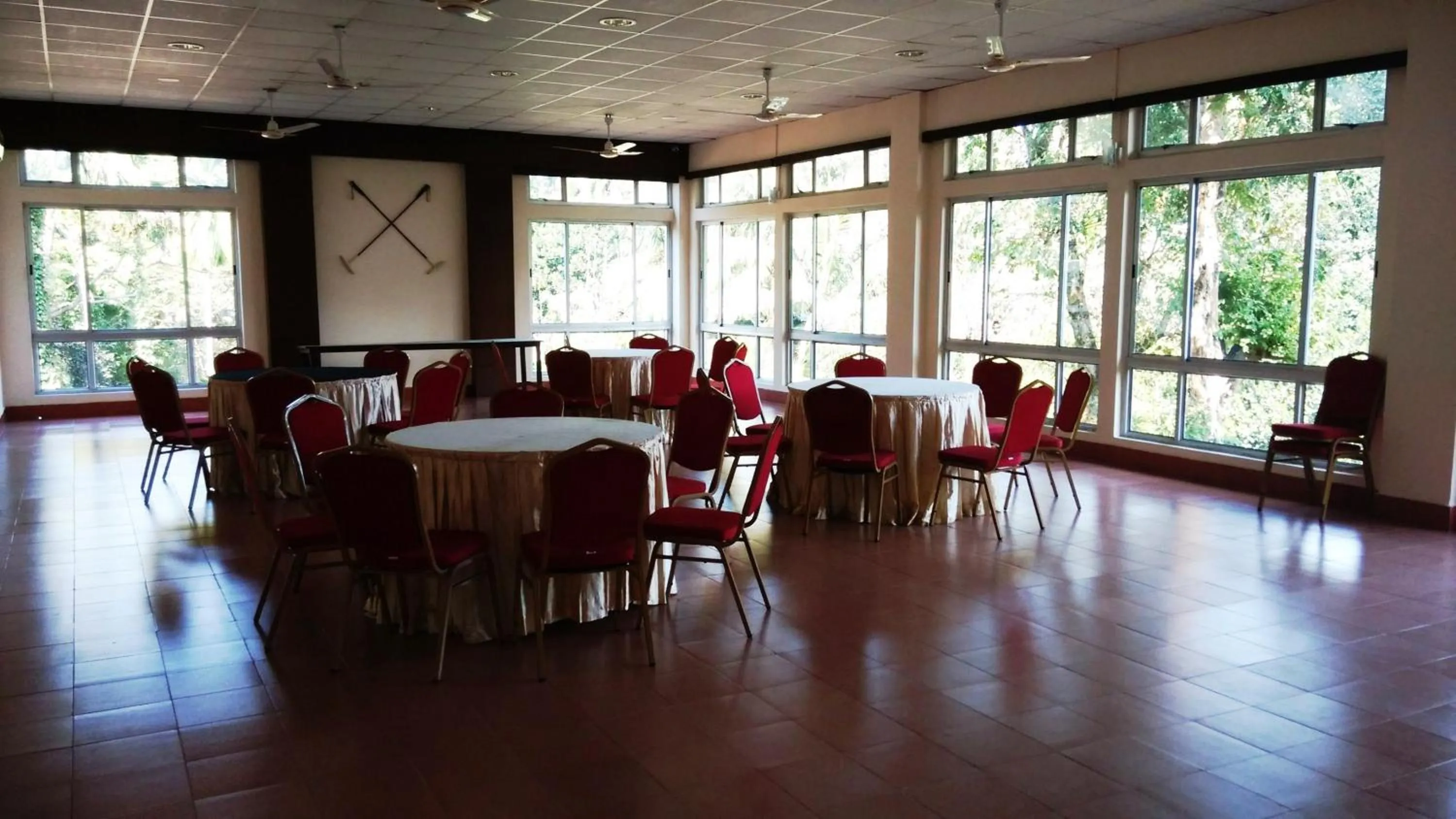 Restaurant/places to eat in Polo Tura Hotel