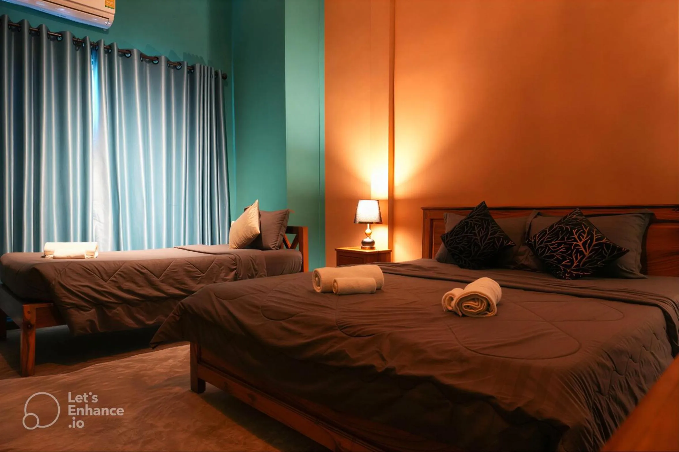 Photo of the whole room, Bed in Bat Chum Villa