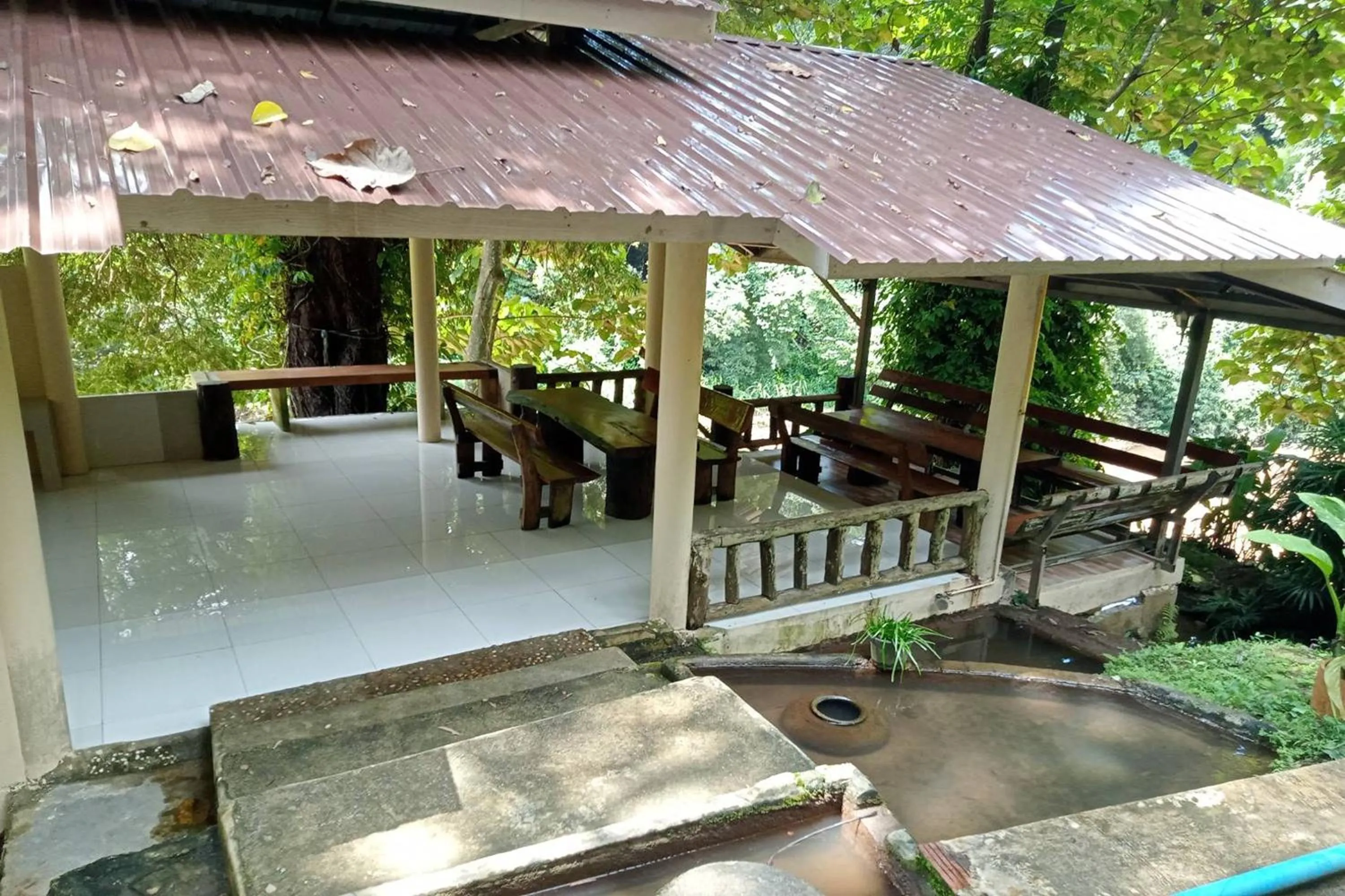 Seating area in The Cascade - Mae Taeng Waterfall Bungalows