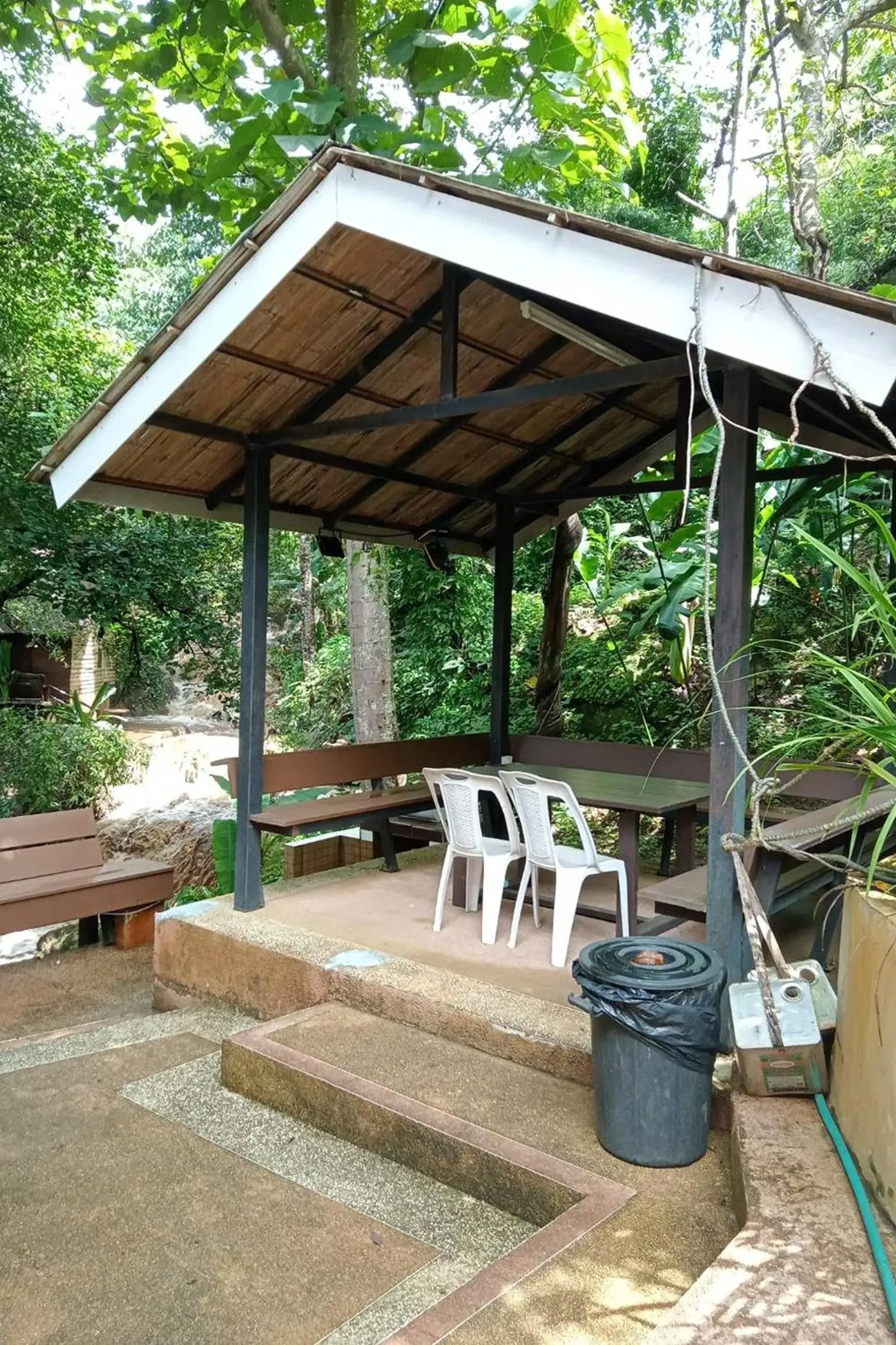 Property building in The Cascade - Mae Taeng Waterfall Bungalows Property building in The Cascade - Mae Taeng Waterfall Bungalows