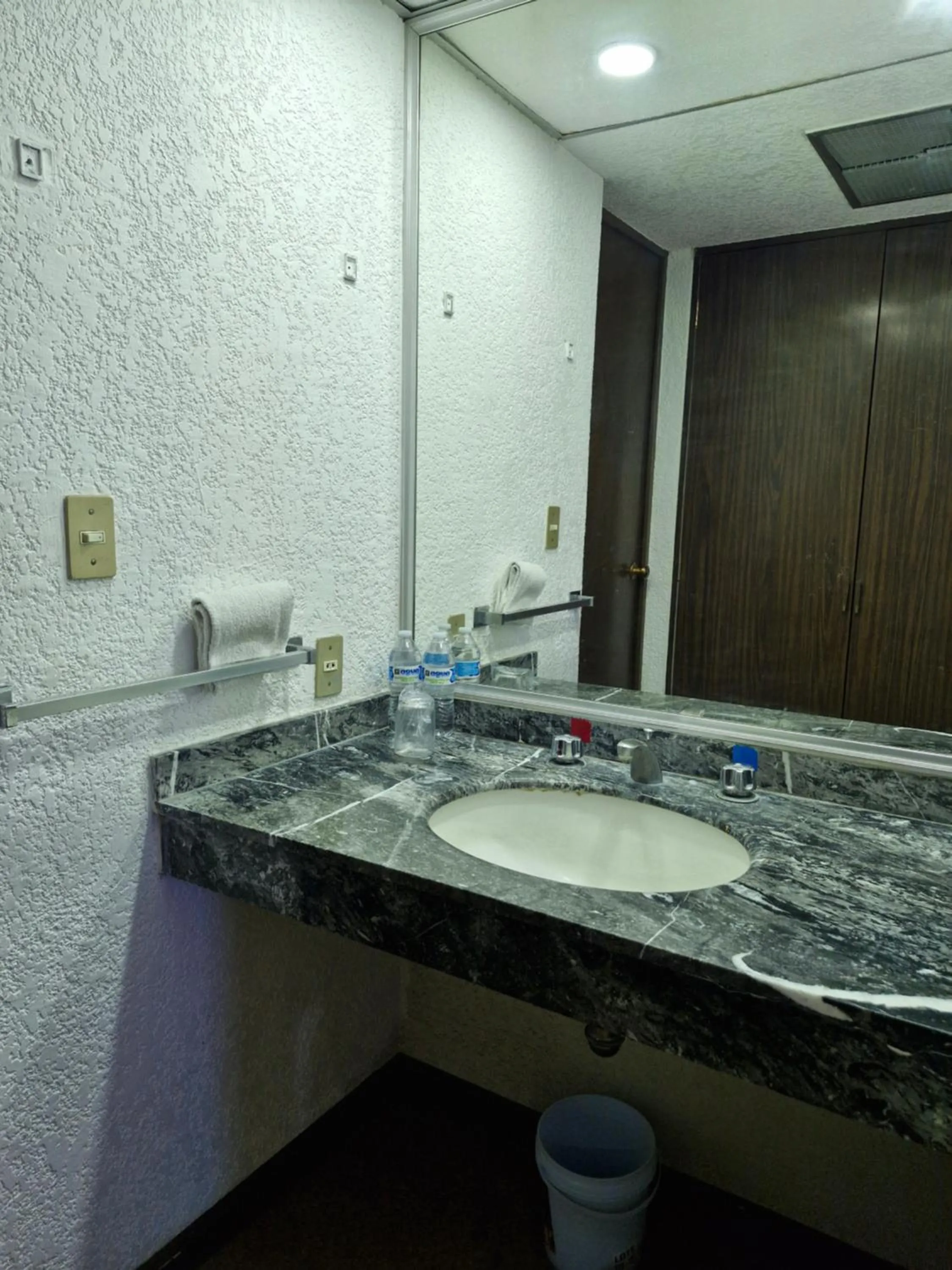 Bathroom in Parador del Río Irapuato