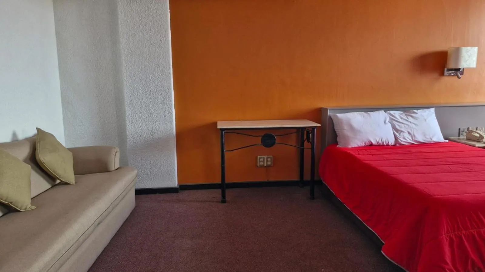 Photo of the whole room, Bed in Parador del Río Irapuato