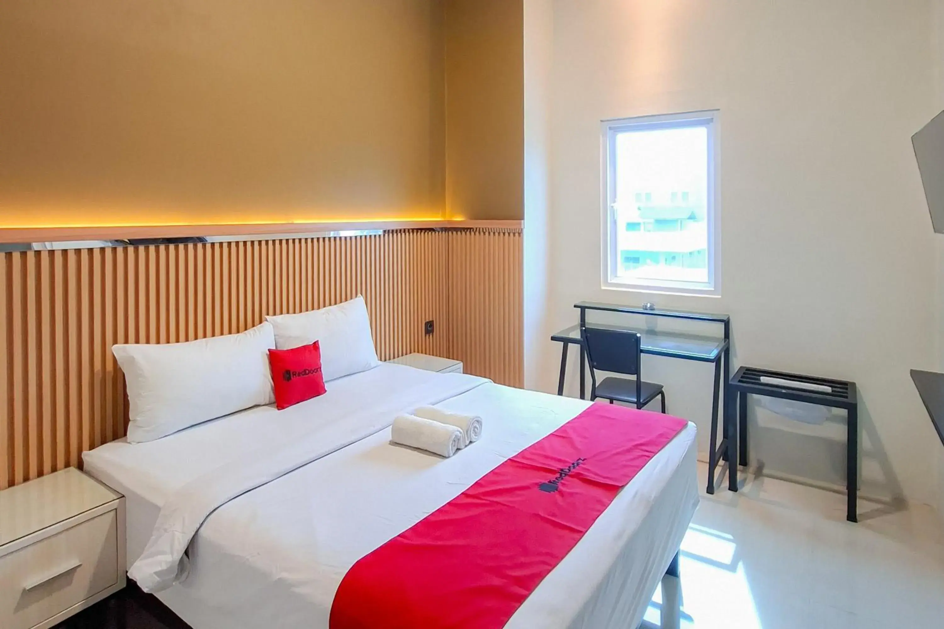 Bedroom, Bed in RedDoorz Plus Syariah at Lotus Residence Bedroom, Bed in RedDoorz Plus Syariah at Lotus Residence