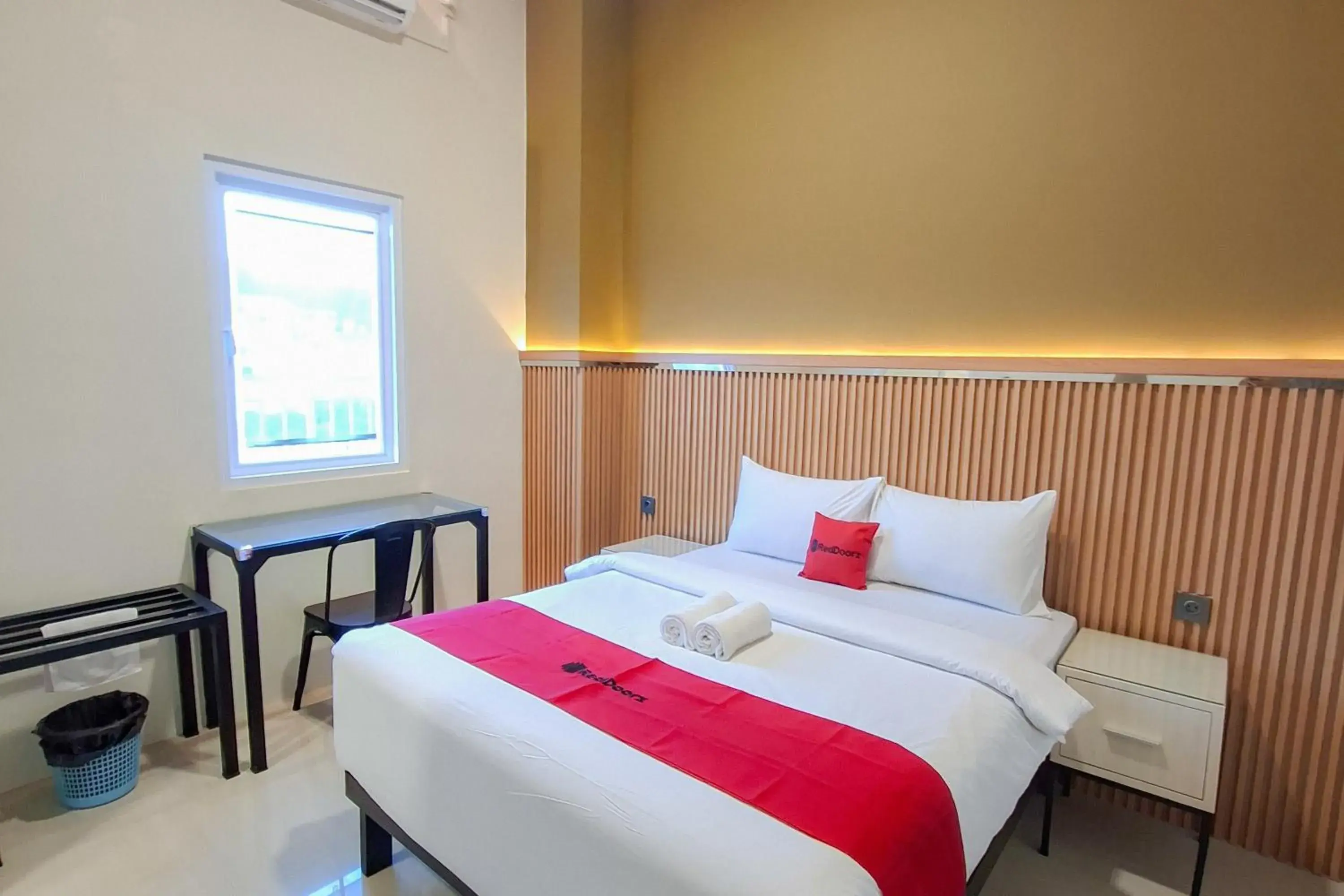 Bedroom, Bed in RedDoorz Plus Syariah at Lotus Residence Bedroom, Bed in RedDoorz Plus Syariah at Lotus Residence