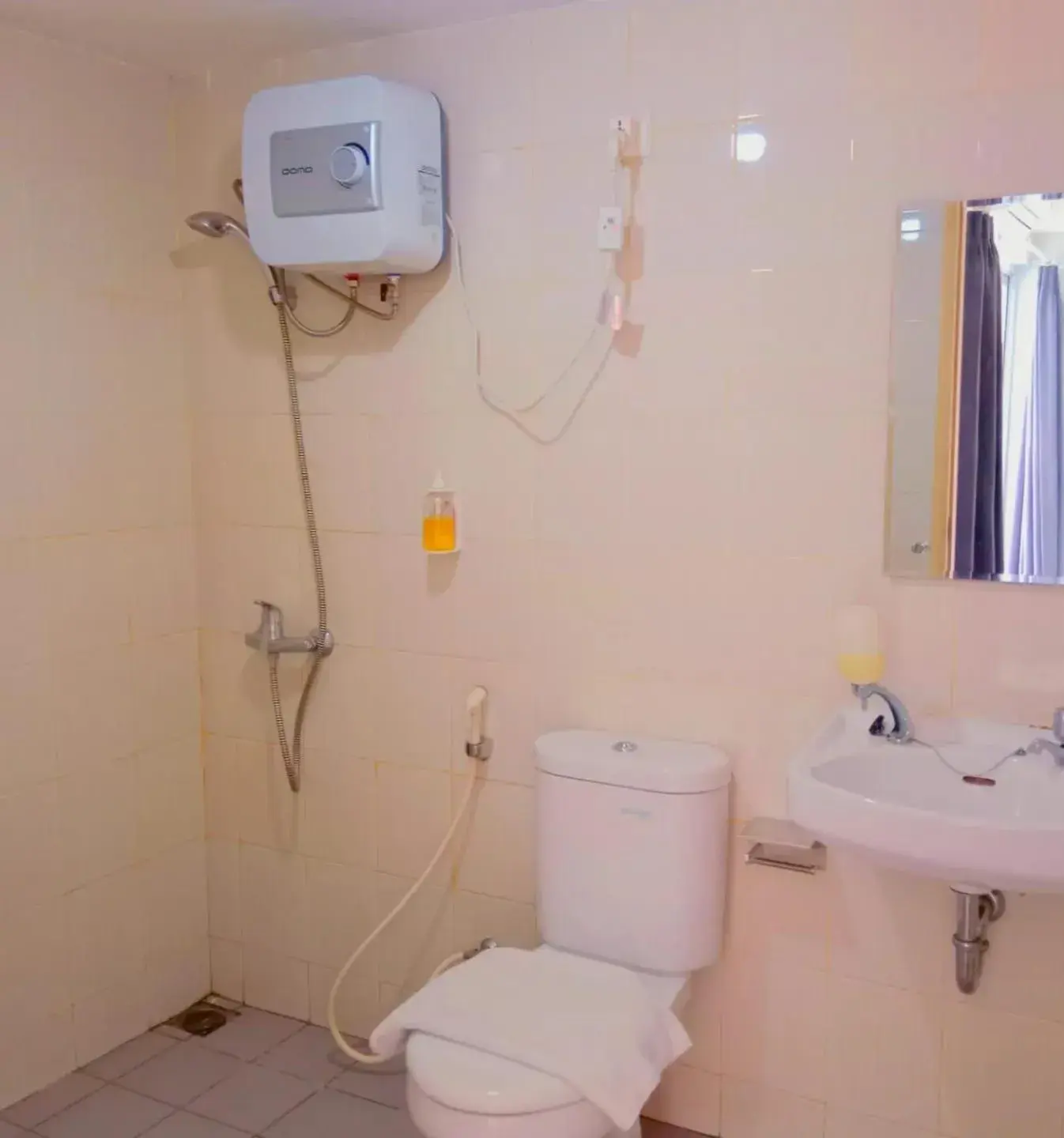 Deluxe Twin Room in Izi Cozi Kemayoran Powered by Archipelago Deluxe Twin Room in Izi Cozi Kemayoran Powered by Archipelago