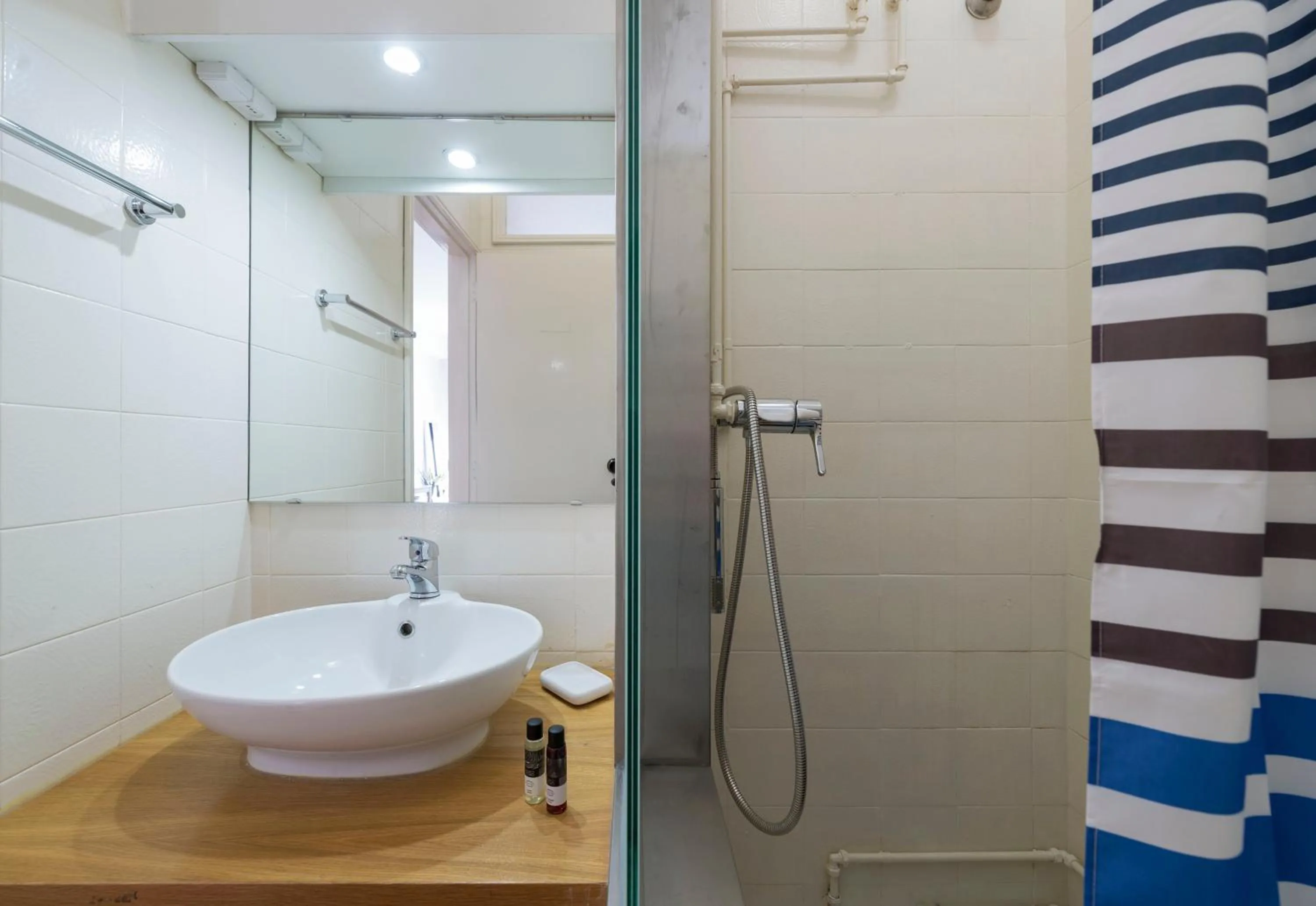Bathroom in BmyGuest - Santa Catarina's Loft