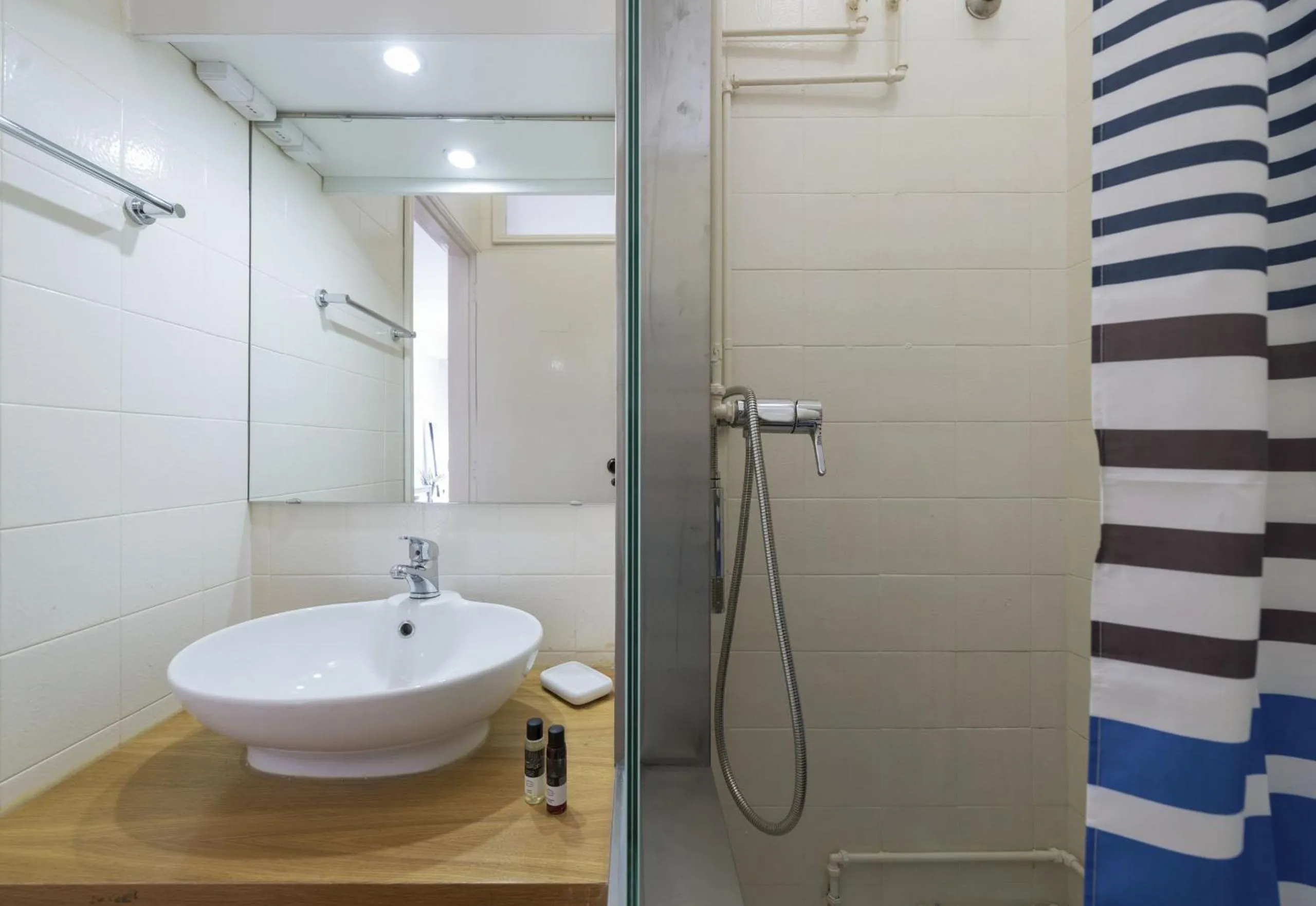 Bathroom in BmyGuest - Santa Catarina's Loft