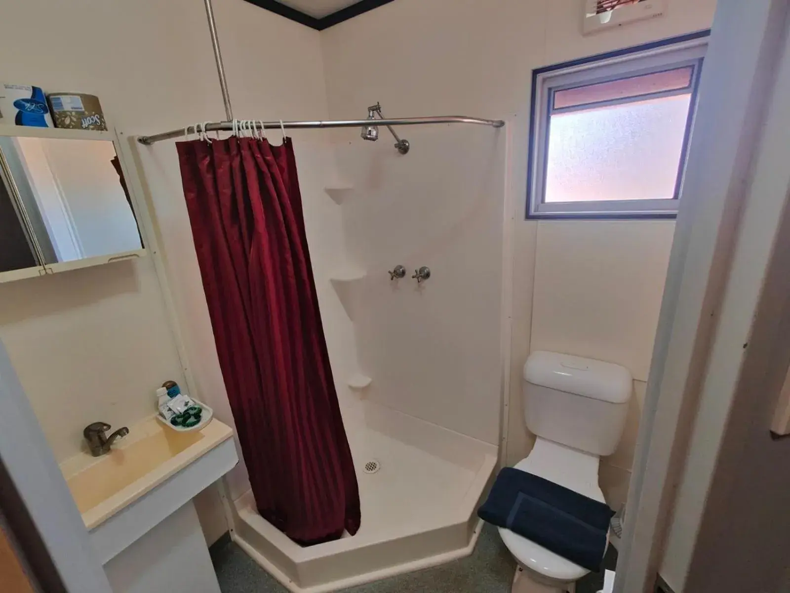 Double Room in Summer Port Lodge Double Room in Summer Port Lodge