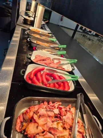 Restaurant/places to eat in Summer Port Lodge