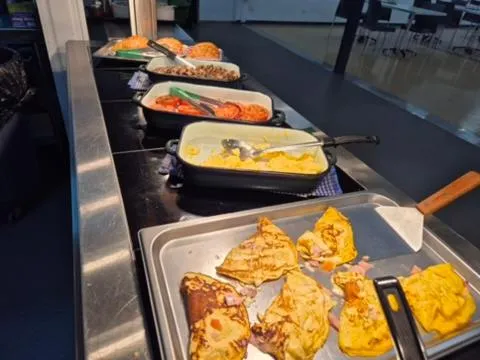 Restaurant/places to eat in Summer Port Lodge