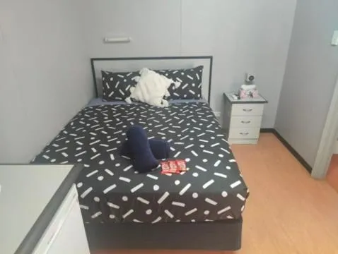 Bedroom, Bed in Summer Port Lodge