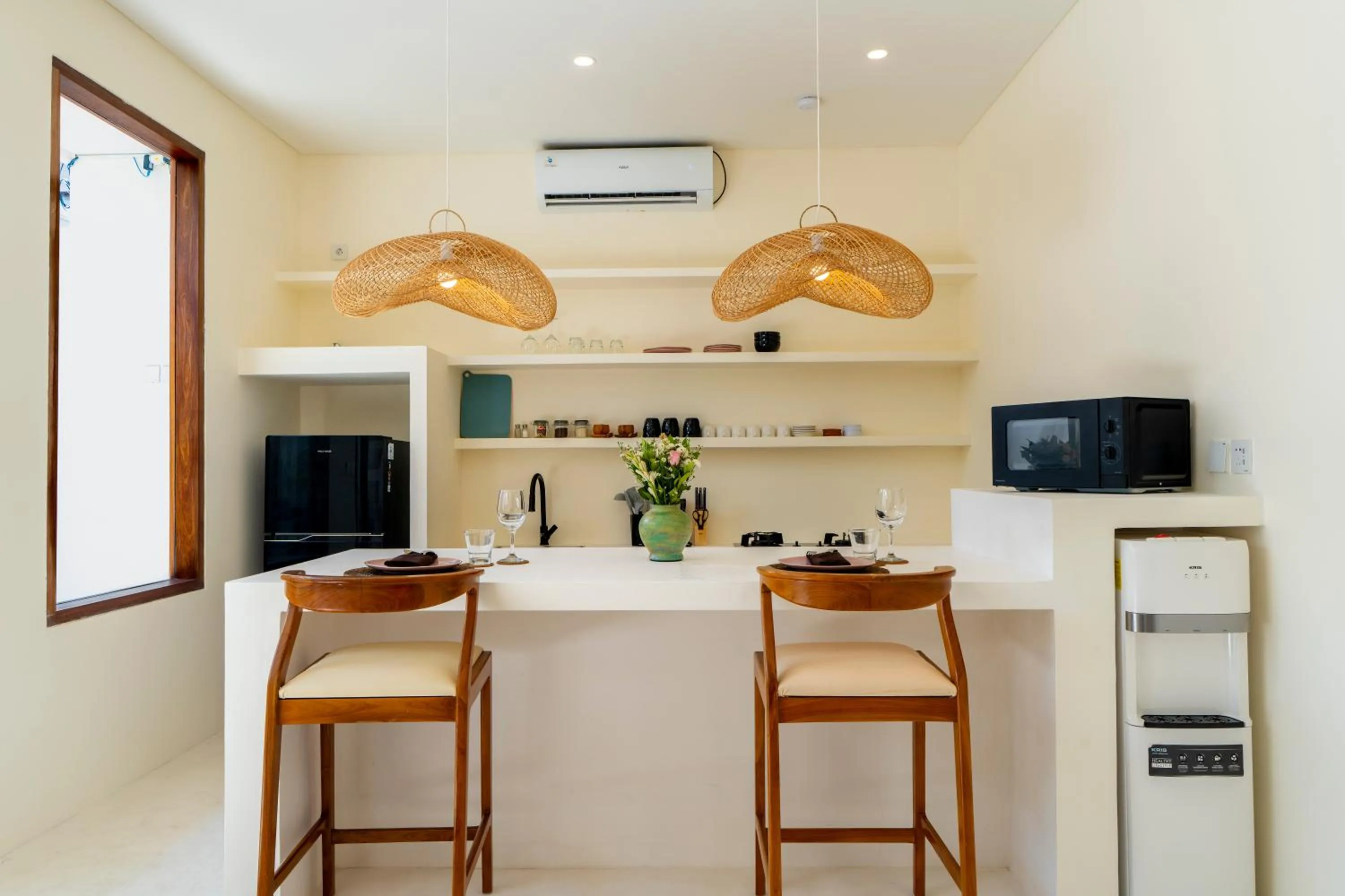 Dining area in Villa Joba by Pertama Management