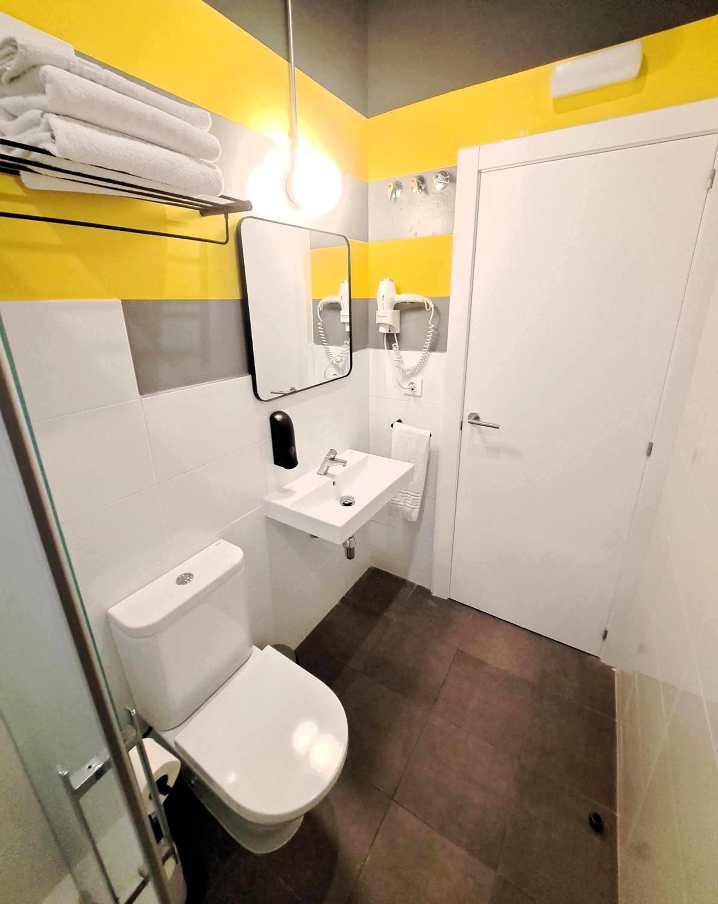 Bathroom in Bed & Bike Barcelona