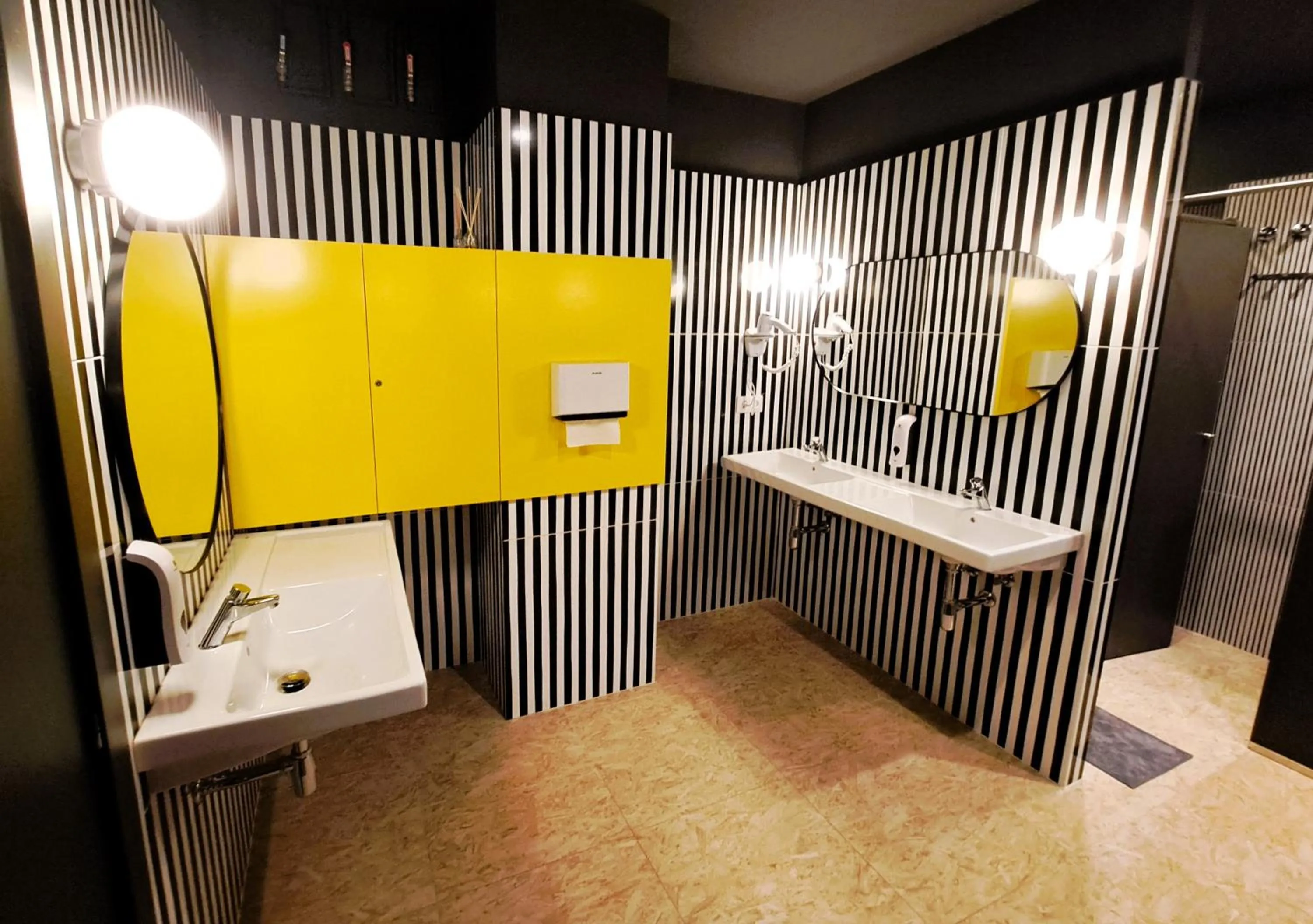 Bathroom in Bed & Bike Barcelona