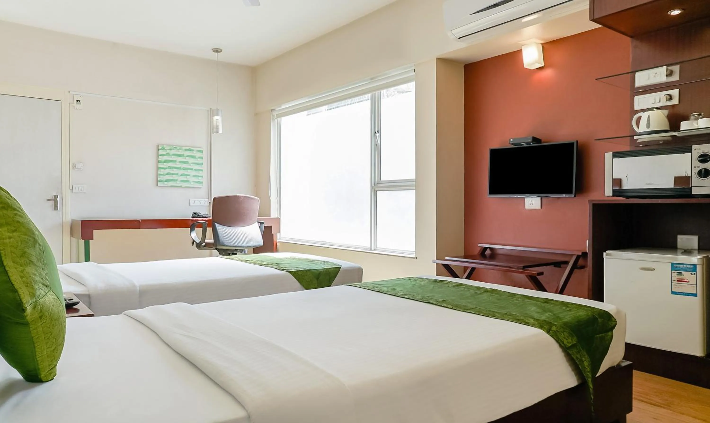 Bedroom, Bed in Treebo Brooks Manor